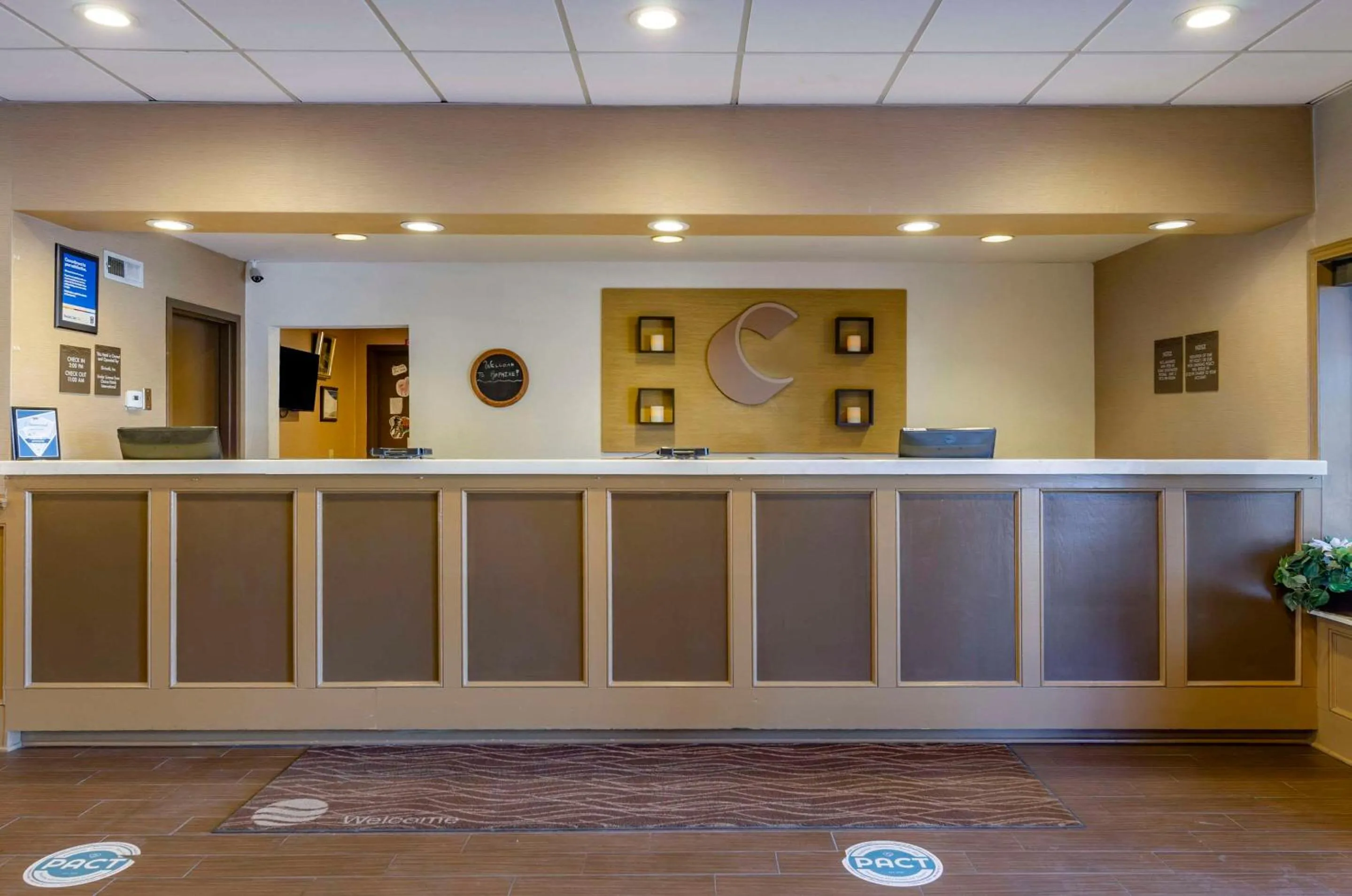 Lobby or reception in Comfort Inn & Suites Raphine - Lexington near I-81 and I-64