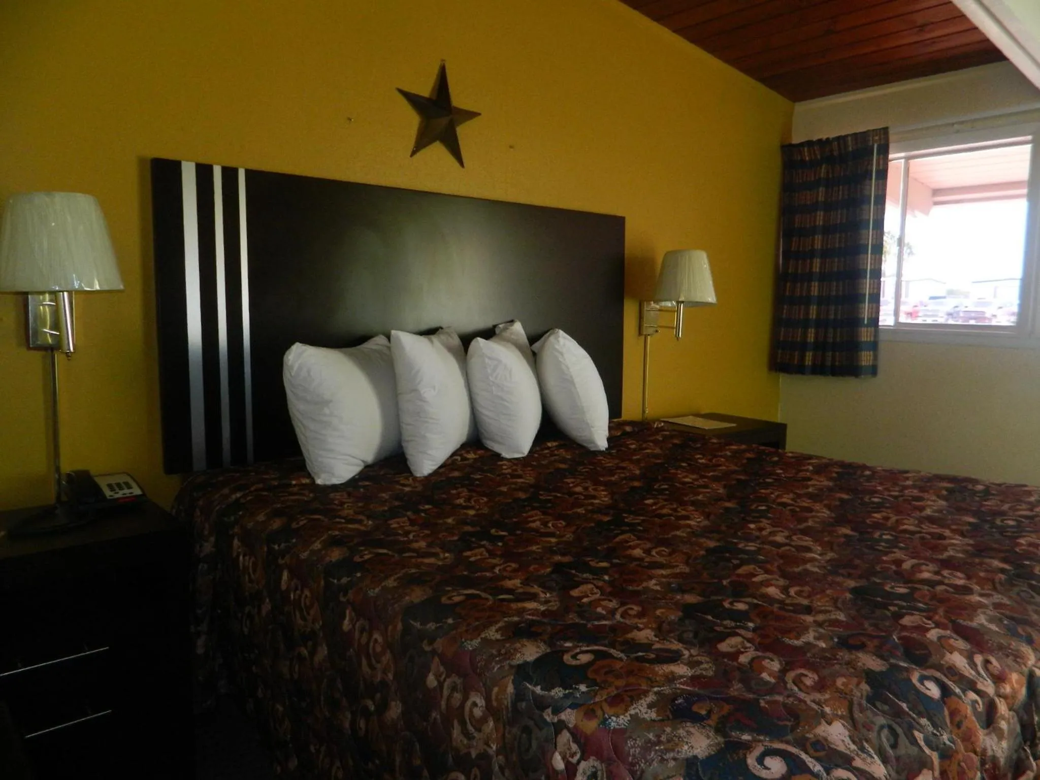 Bedroom, Bed in Freer Motel