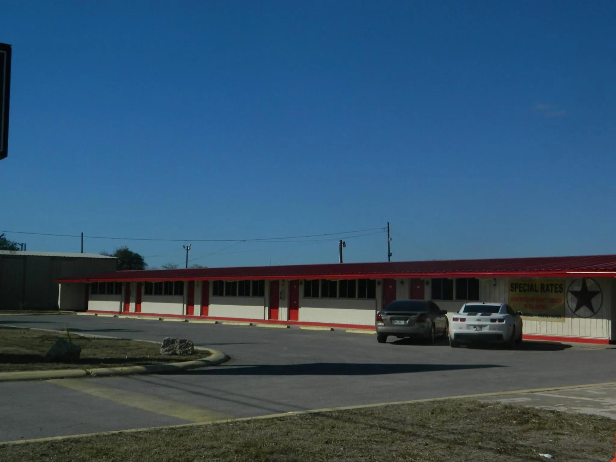 Facade/entrance in Freer Motel