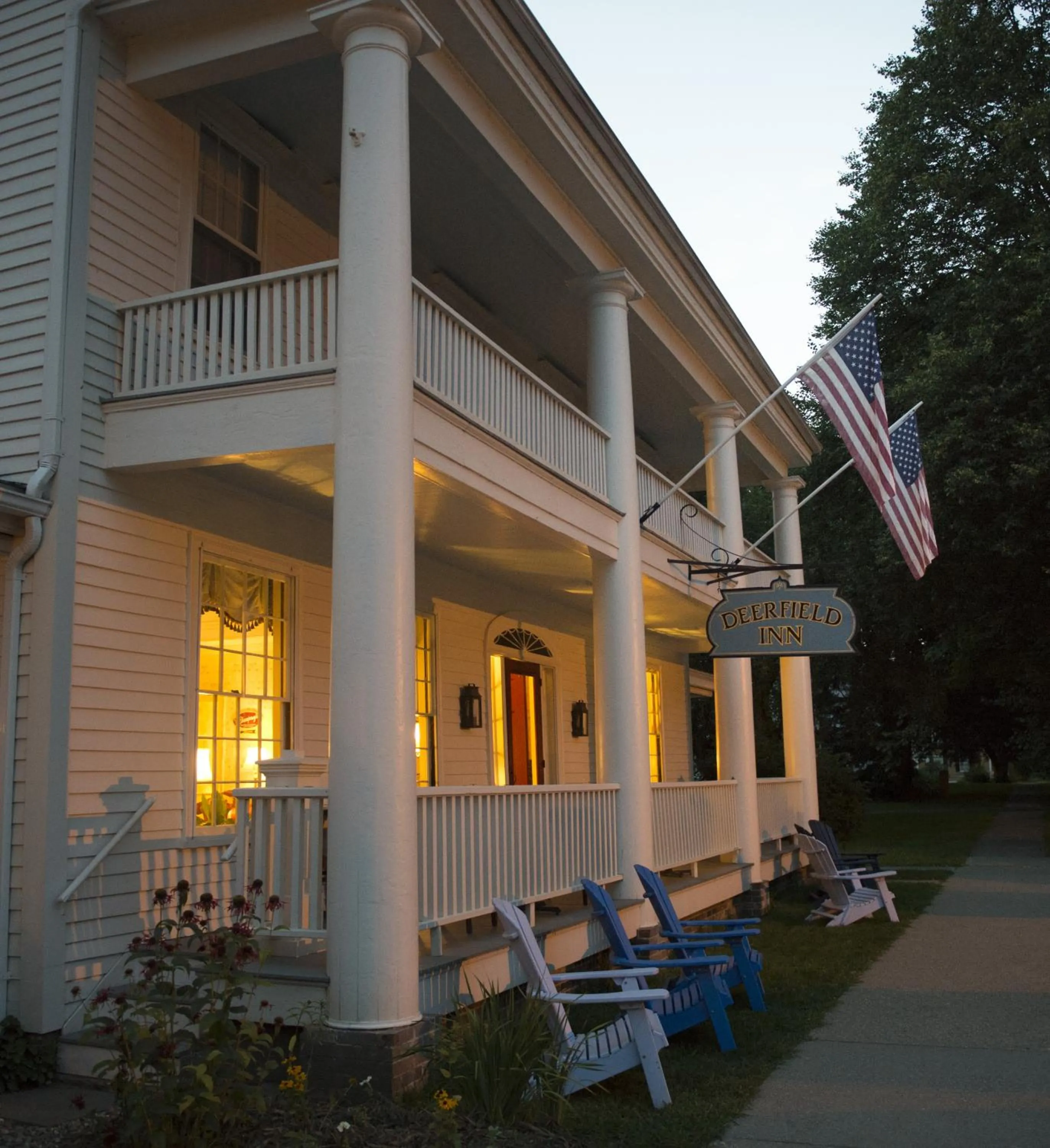 Facade/entrance in Deerfield Inn