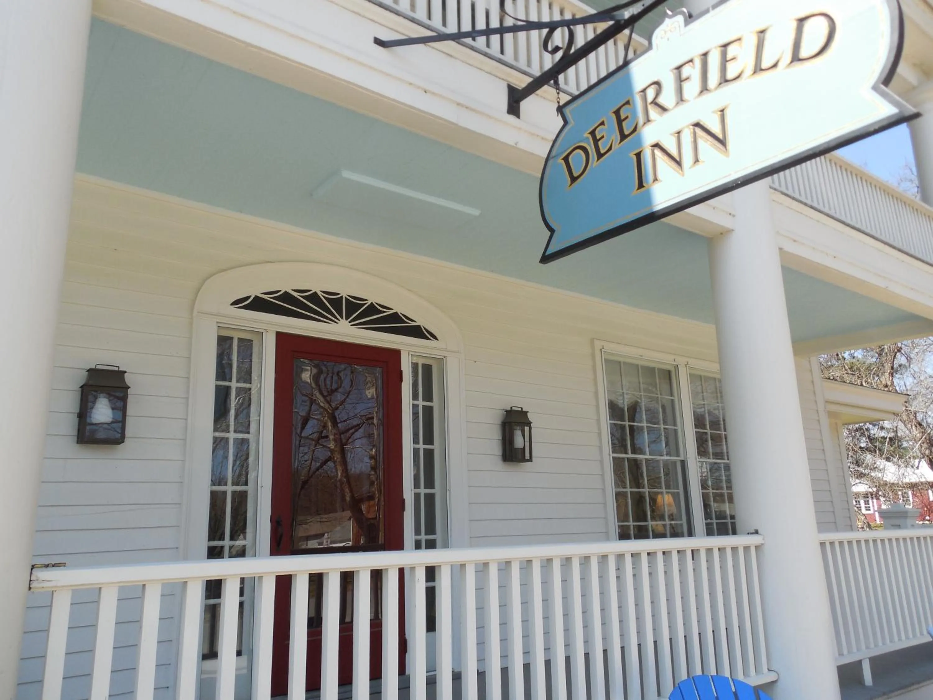 Facade/entrance in Deerfield Inn