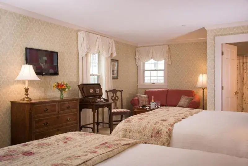 Superior Queen Room in Deerfield Inn Superior Queen Room in Deerfield Inn
