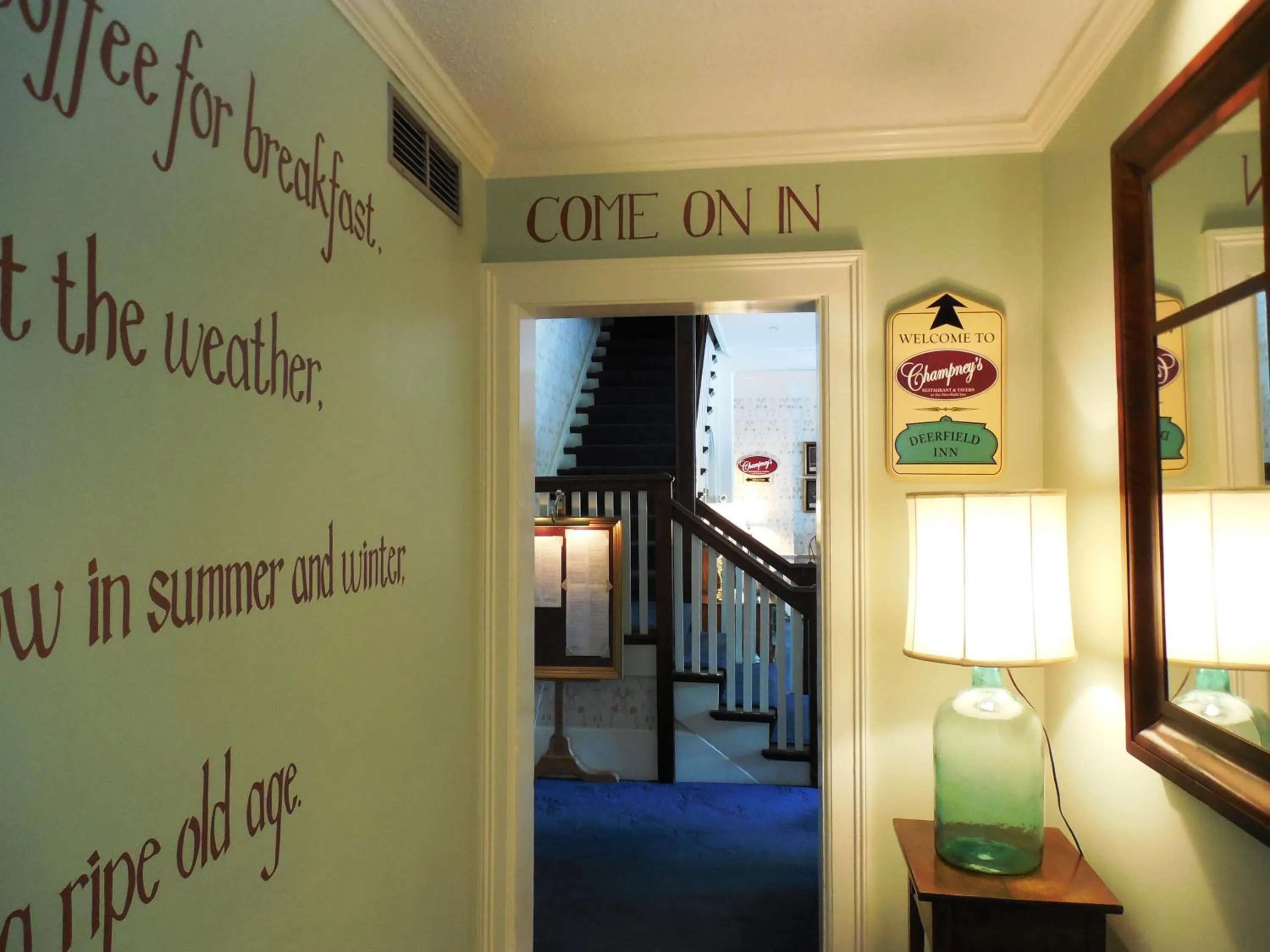 Facade/entrance in Deerfield Inn