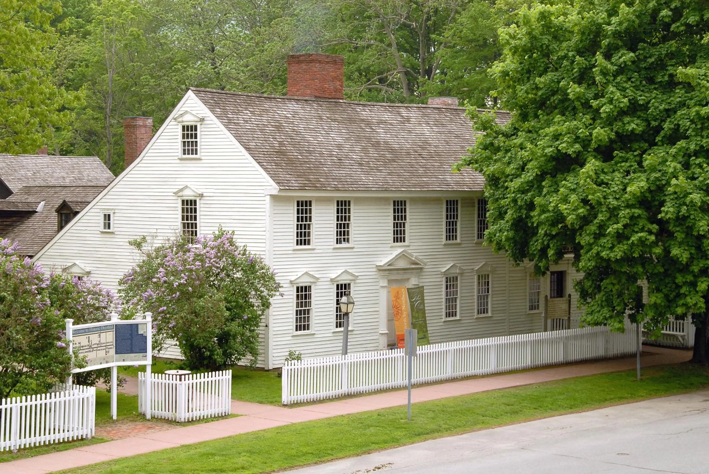 Neighbourhood in Deerfield Inn