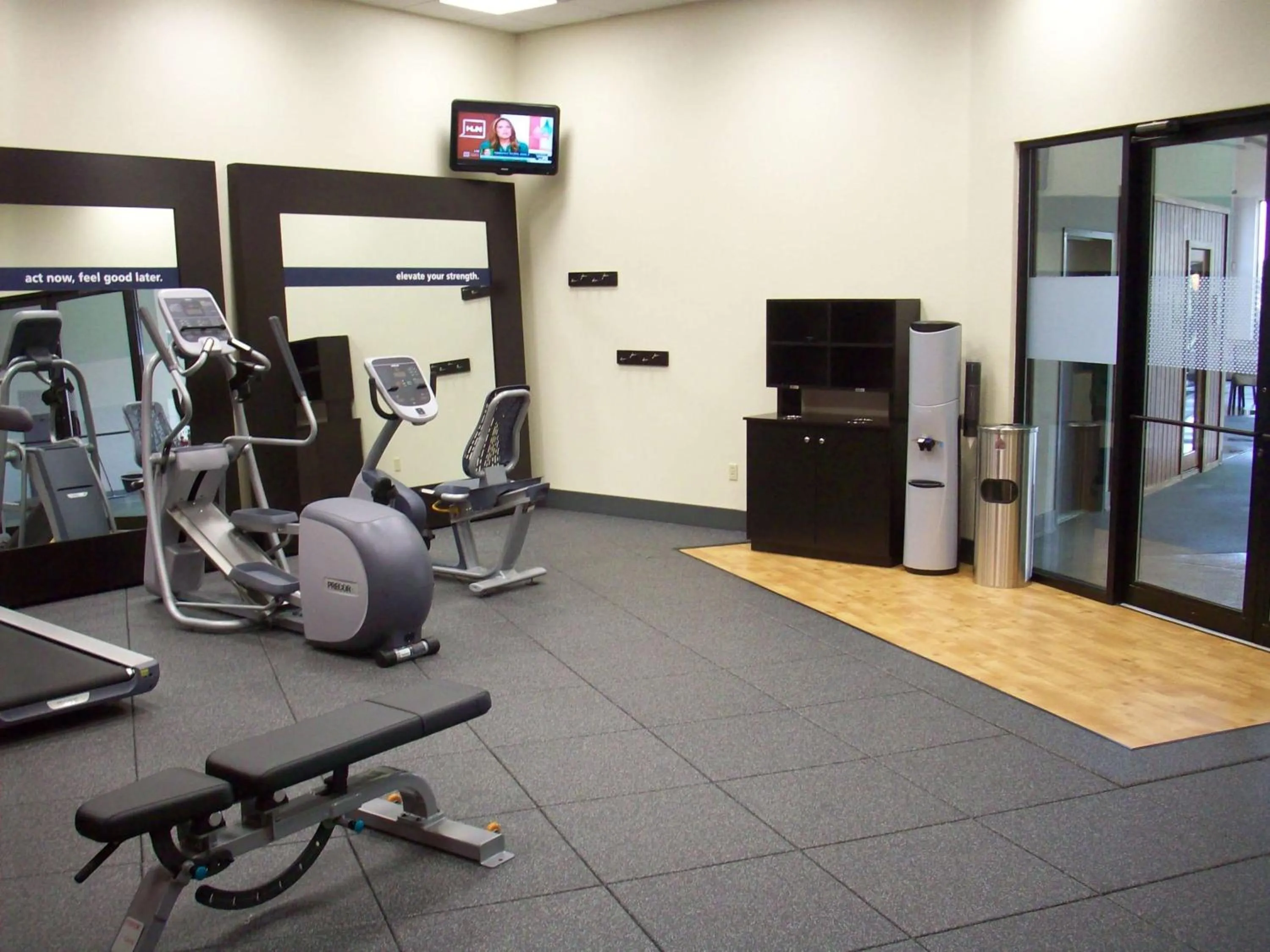 Fitness centre/facilities in Hampton Inn Uniontown