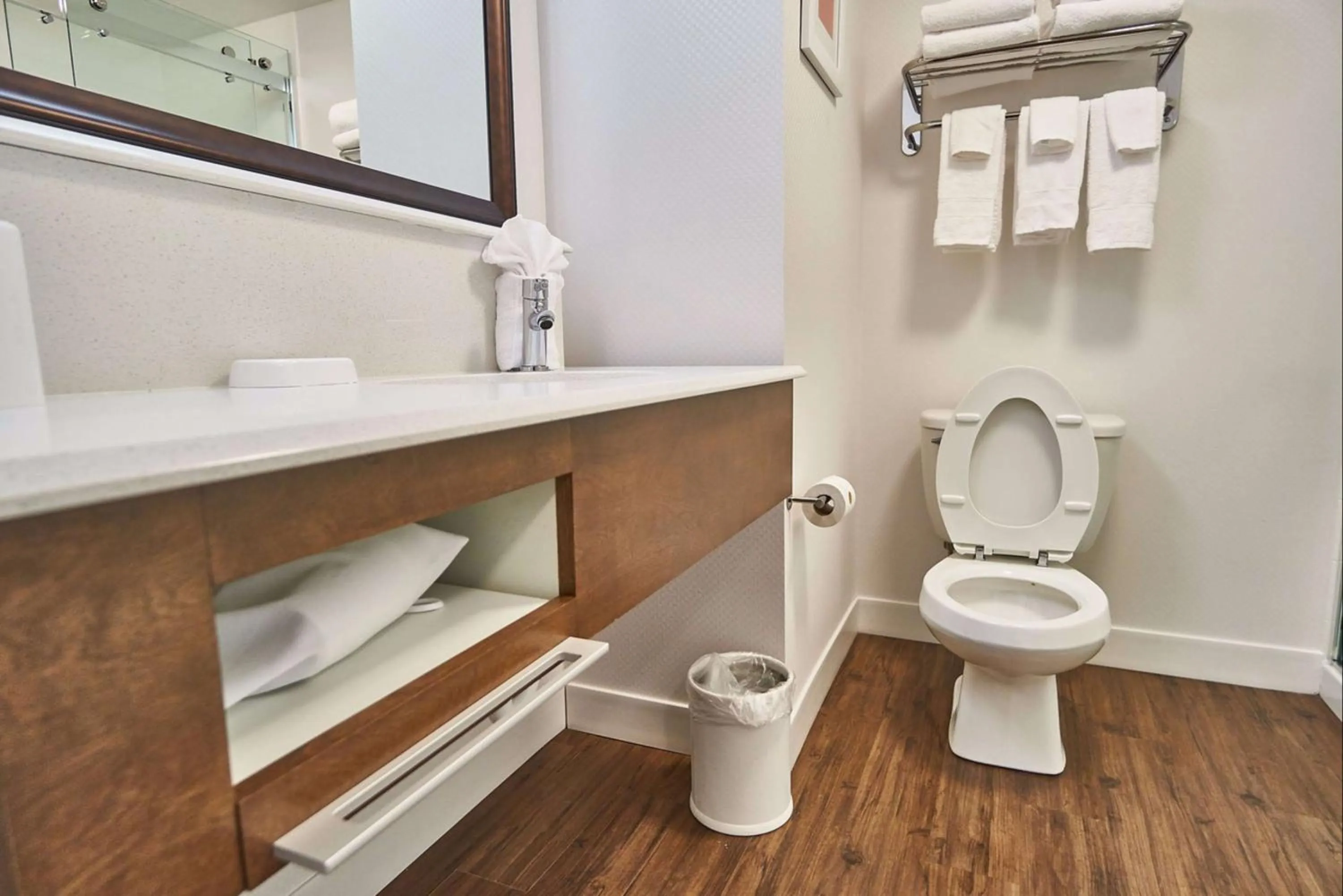 Bathroom in Hampton Inn Uniontown