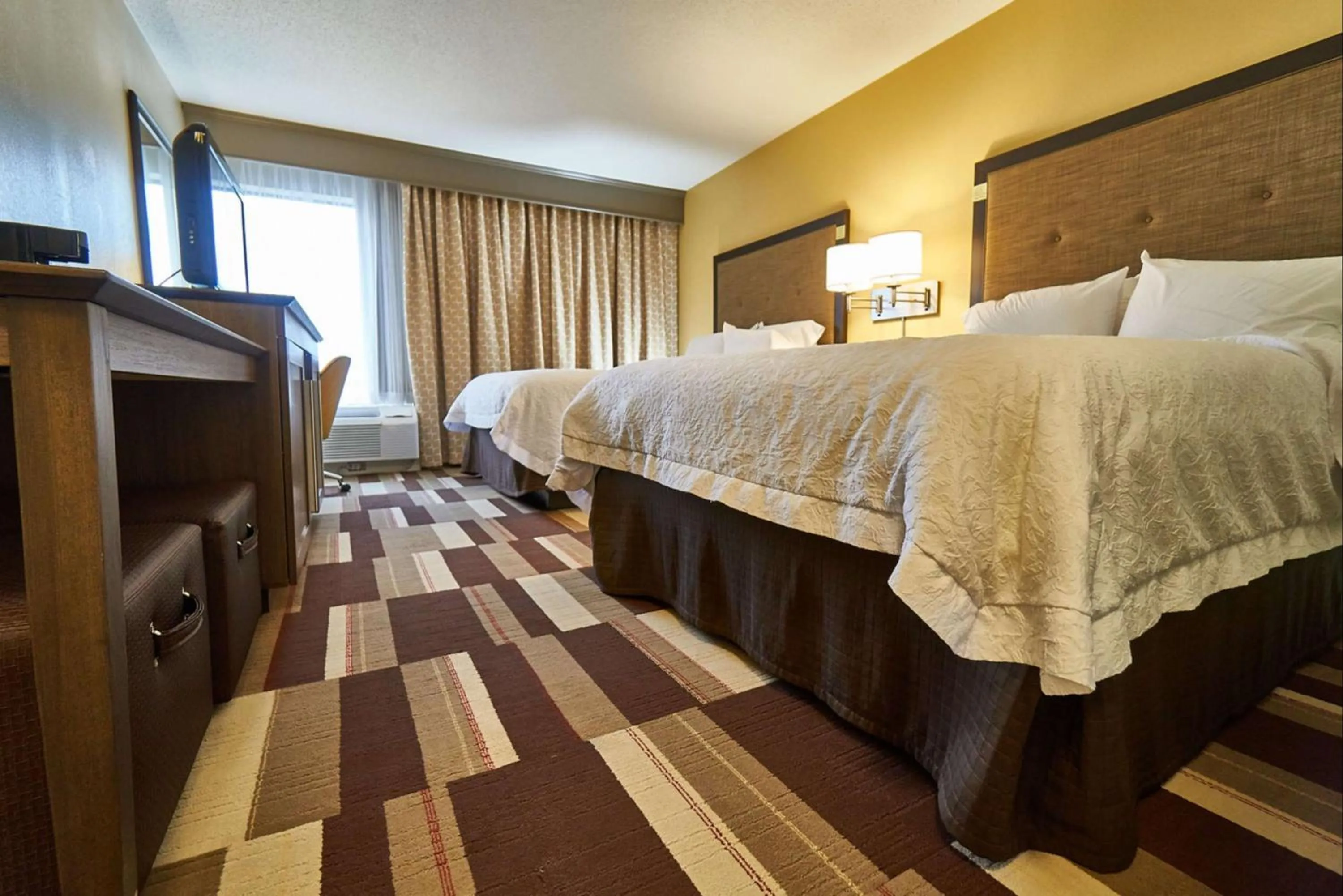 Bed in Hampton Inn Uniontown