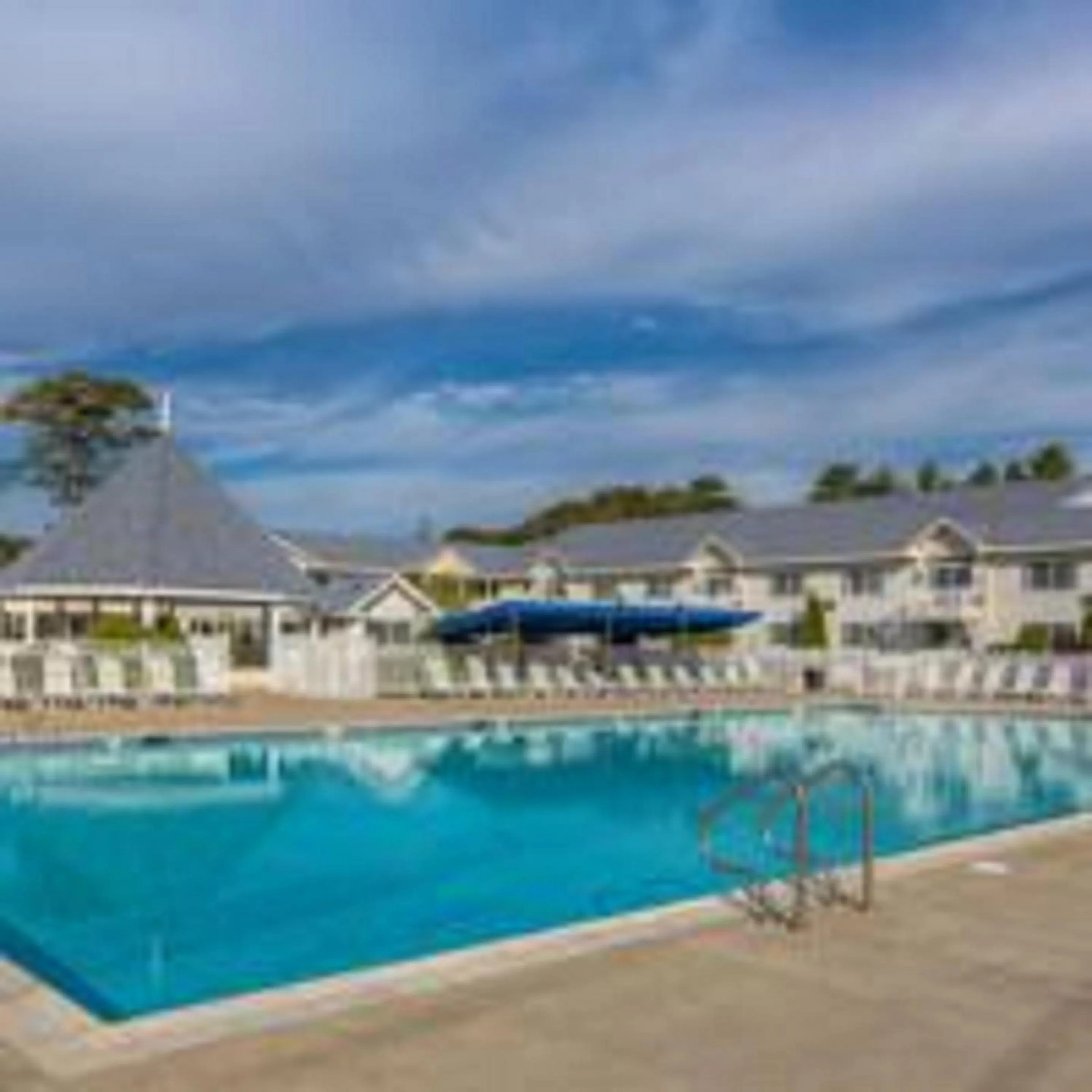 Swimming pool in Ogunquit Hotel and Suites