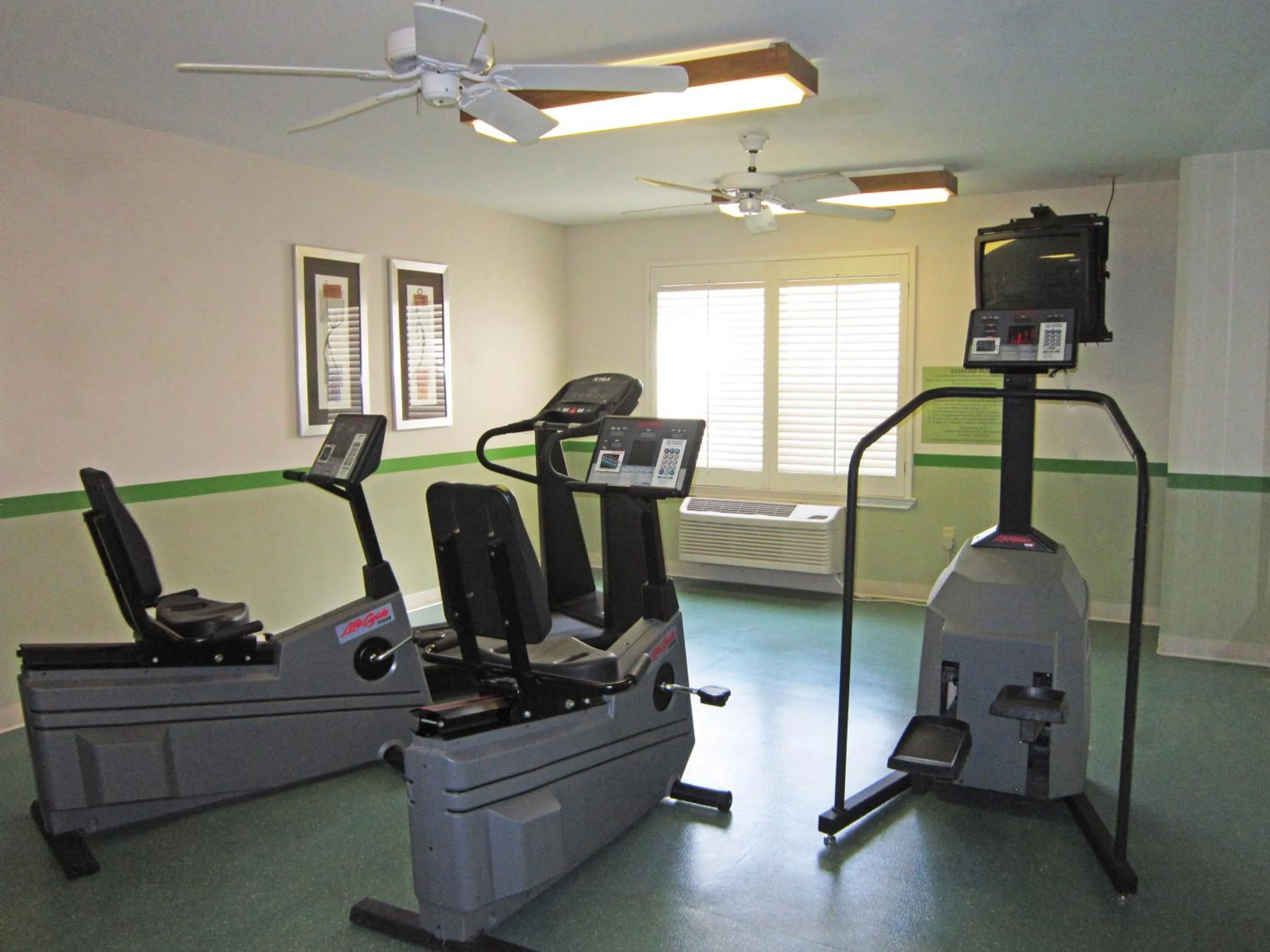 Fitness centre/facilities in LoneStar Suites