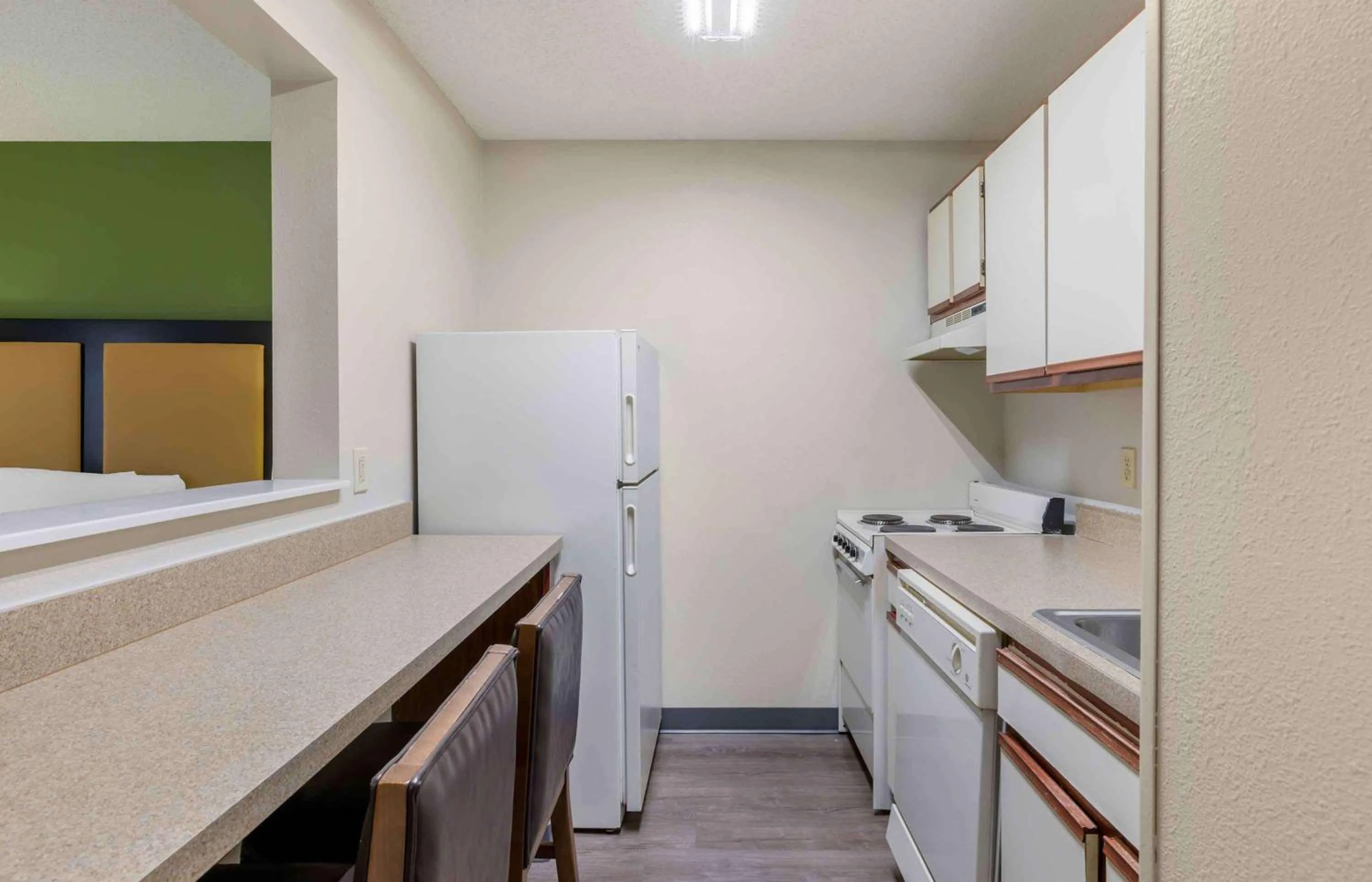 Bedroom in Extended Stay America Suites - Omaha - West