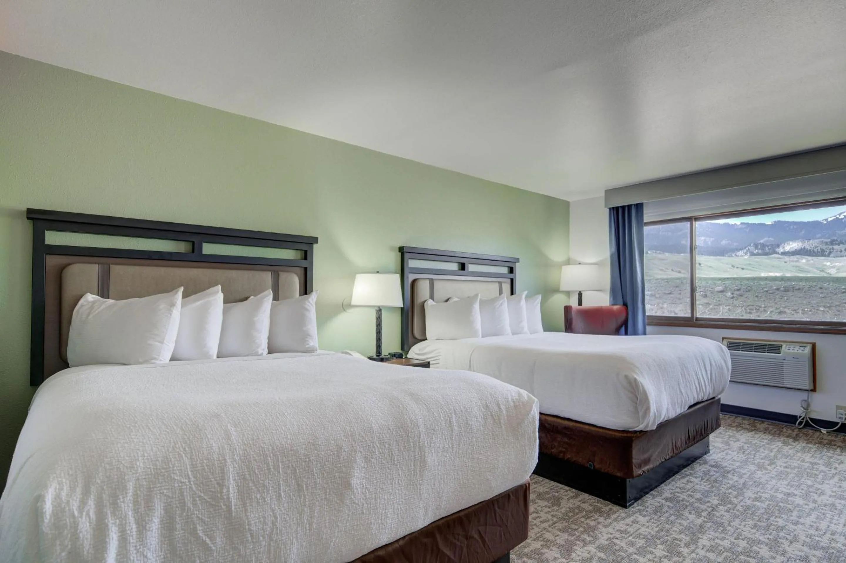 Bedroom, Bed in Ridgeline Hotel at Yellowstone, an Ascend Collection Hotel
