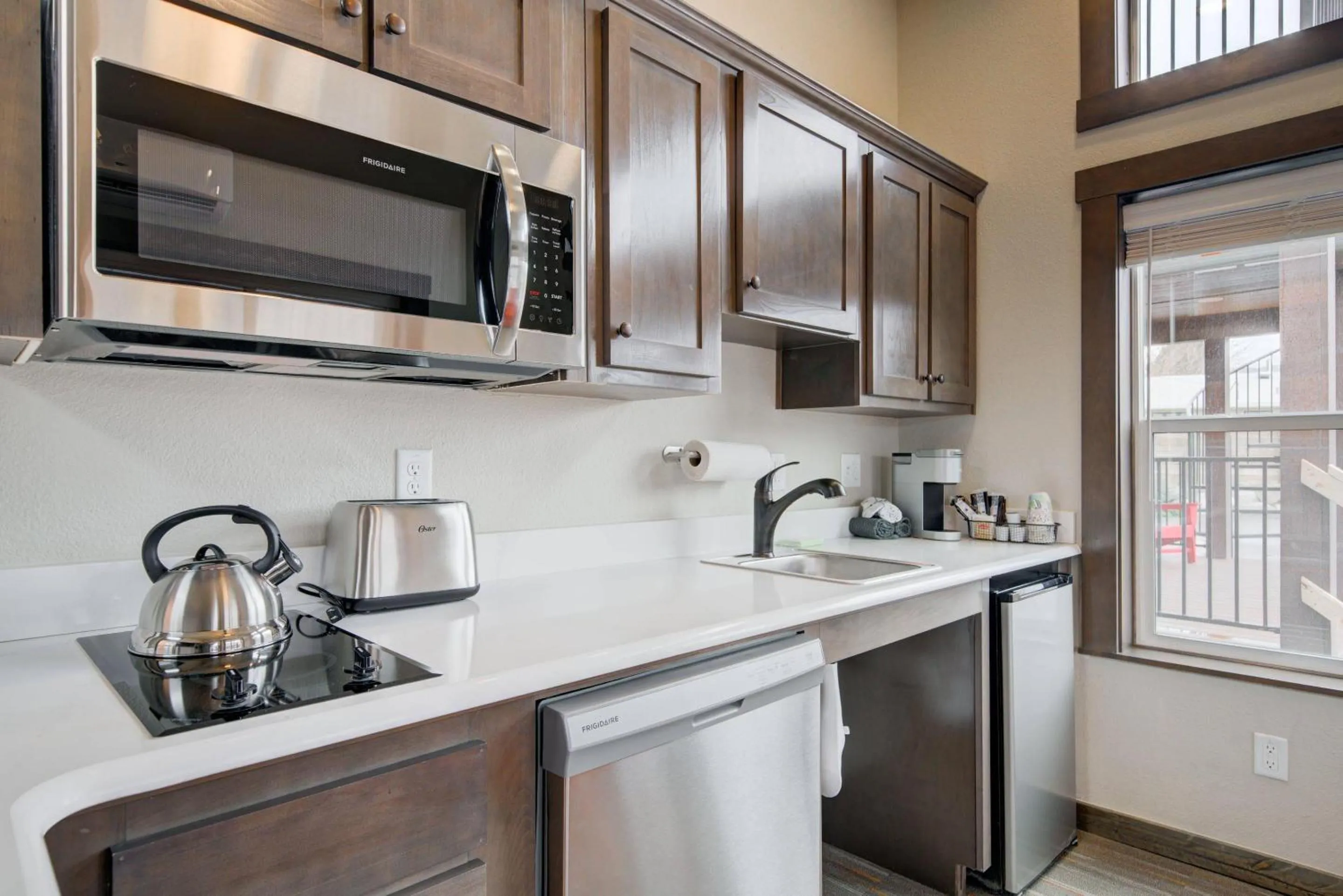Bedroom in Ridgeline Hotel at Yellowstone, an Ascend Collection Hotel