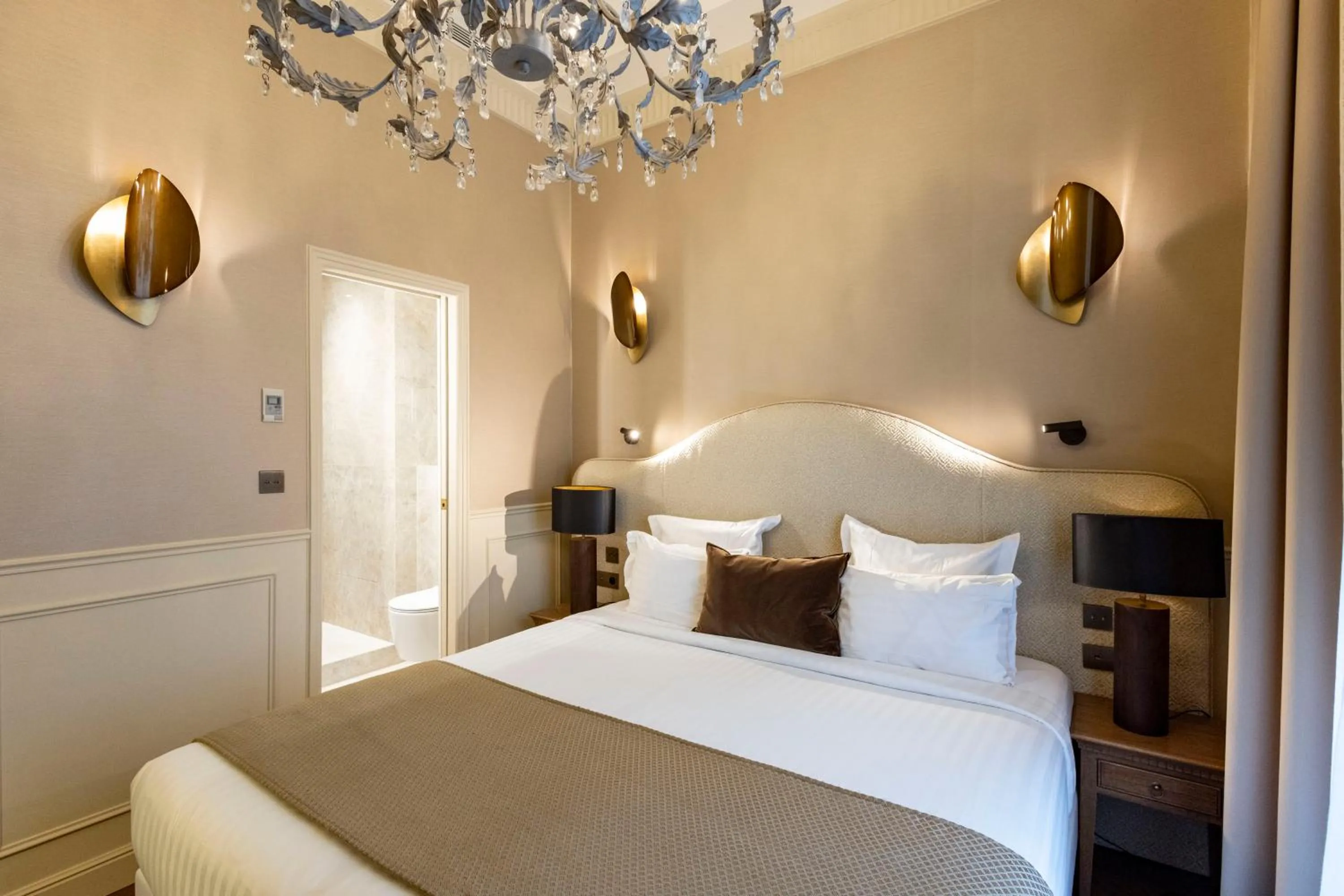 Bed in Hotel Residence Foch