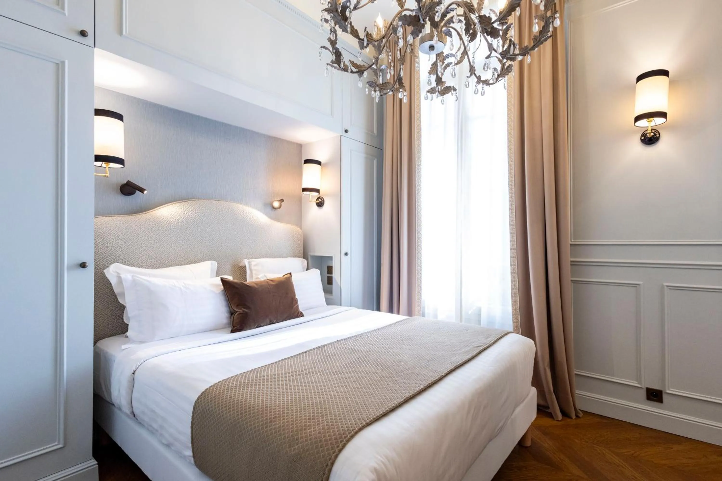 Bed in Hotel Residence Foch