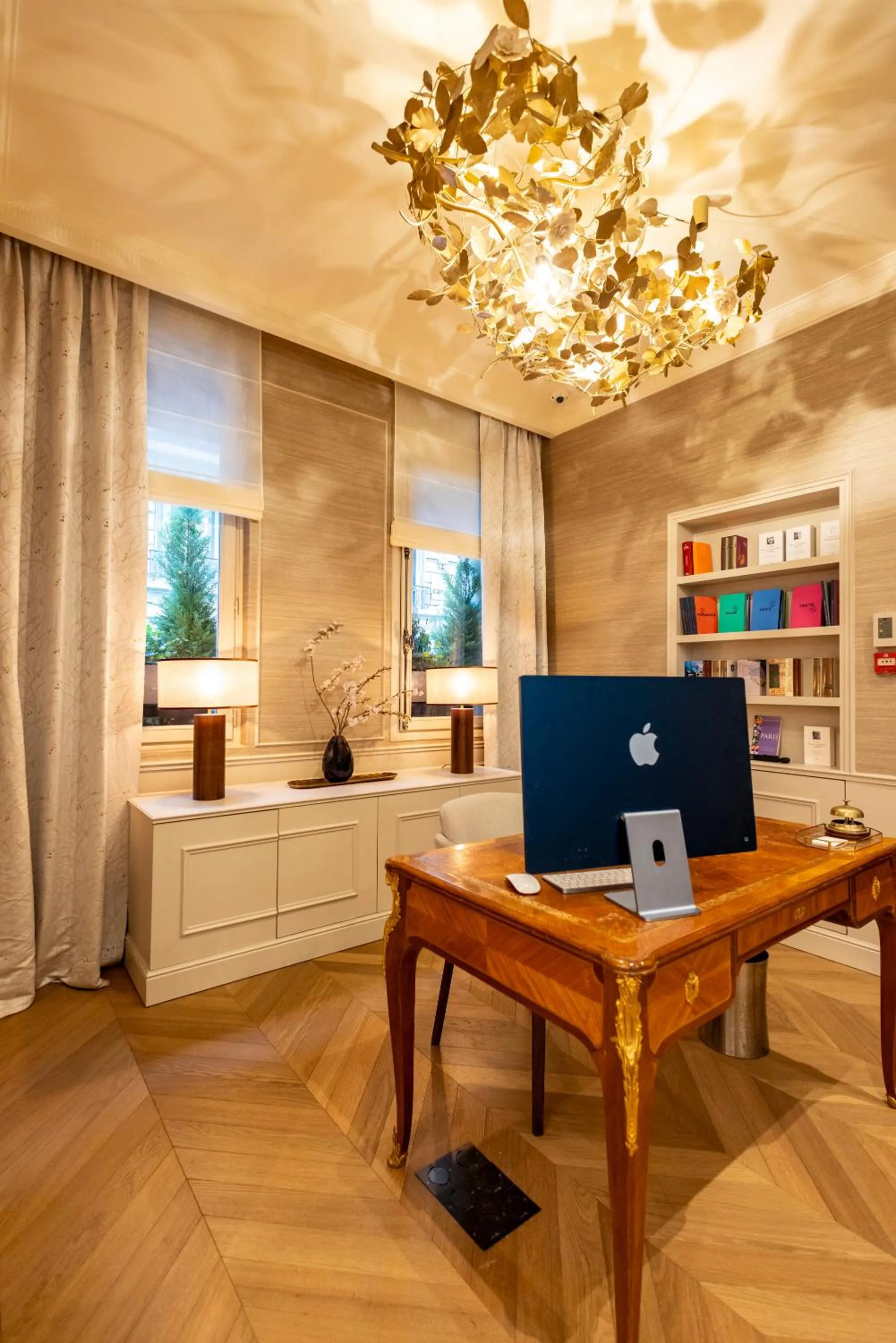 Library in Hotel Residence Foch