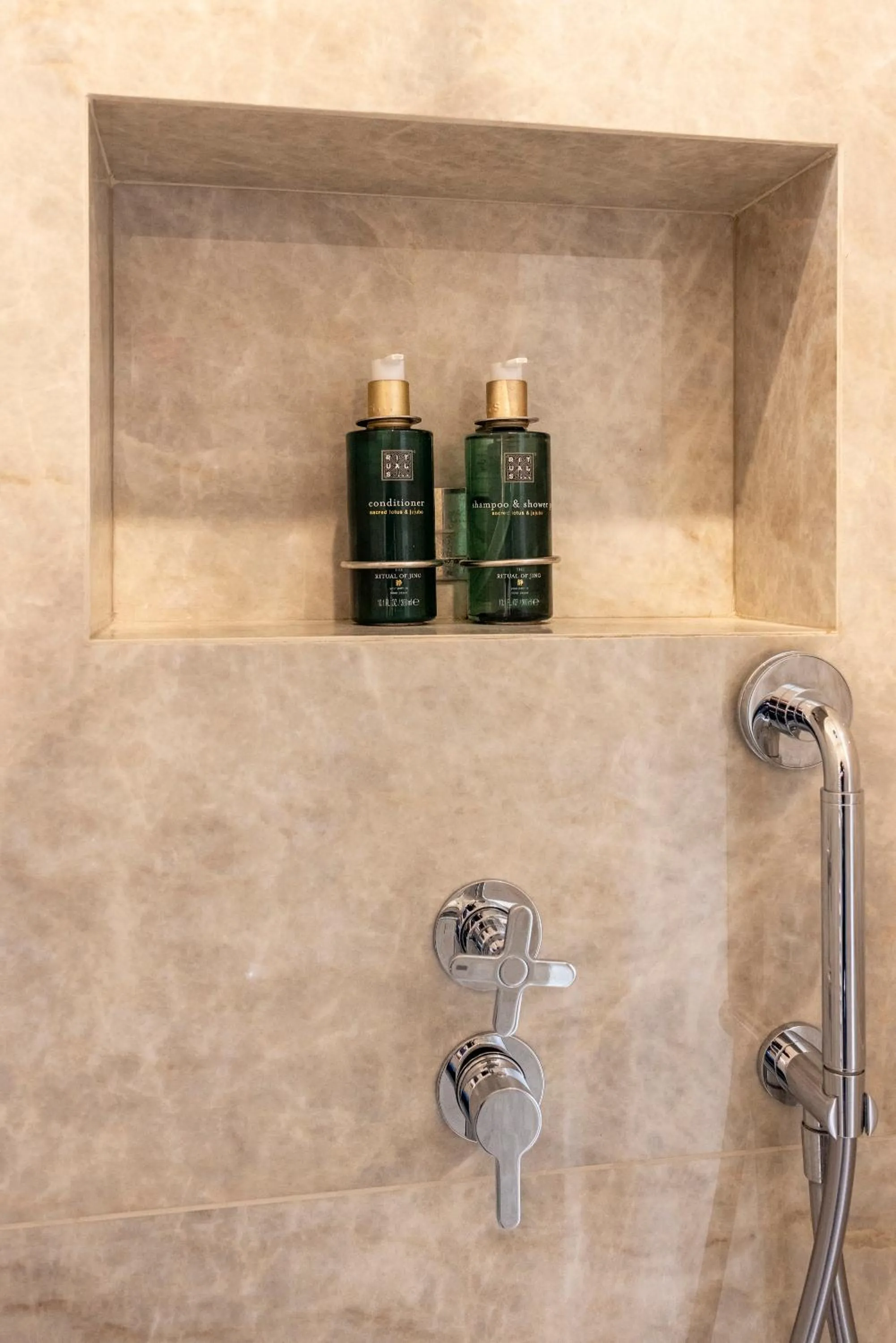 Shower in Hotel Residence Foch