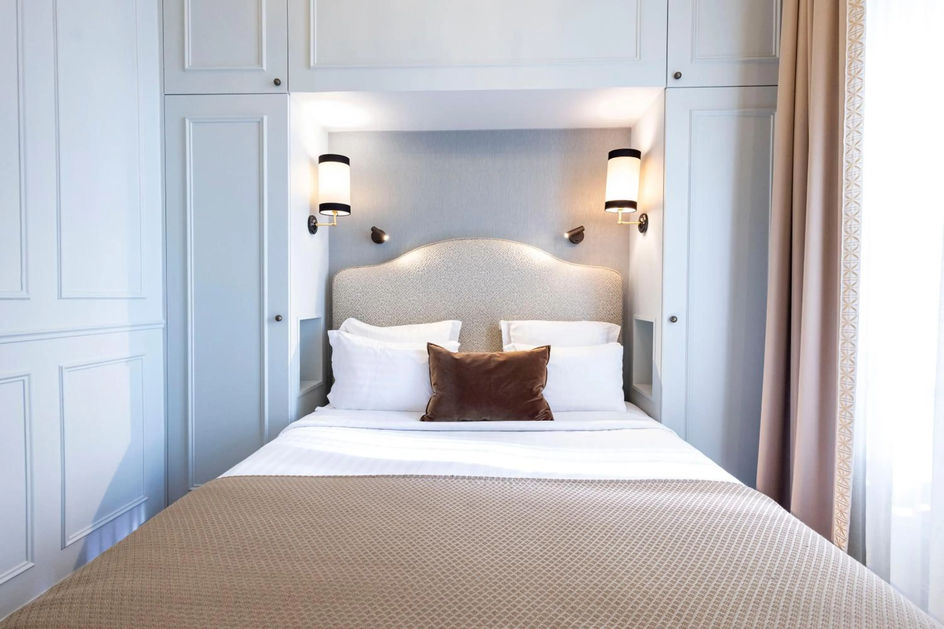 Bed in Hotel Residence Foch