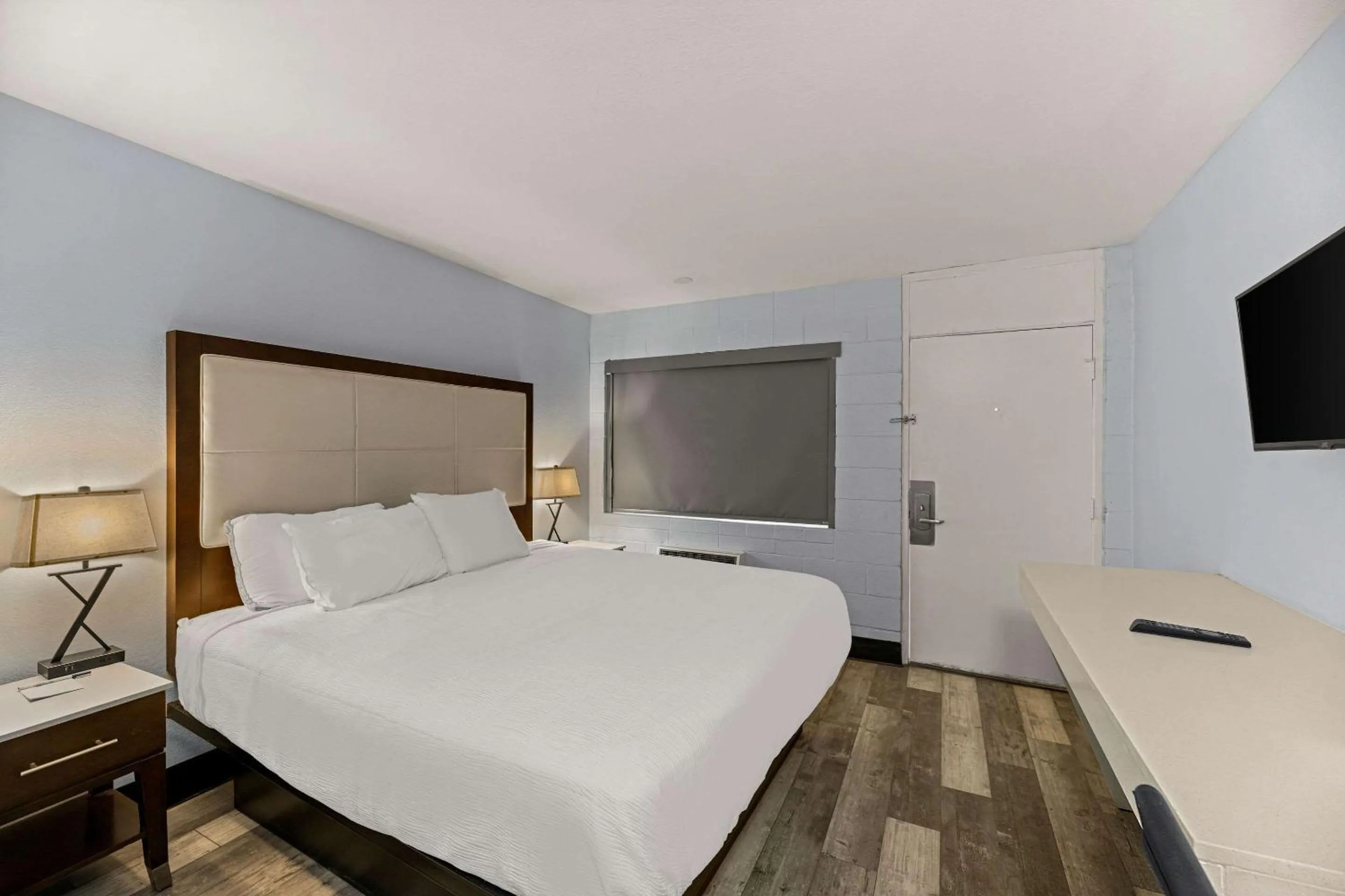 Bedroom, Bed in Rodeway Inn Midland South