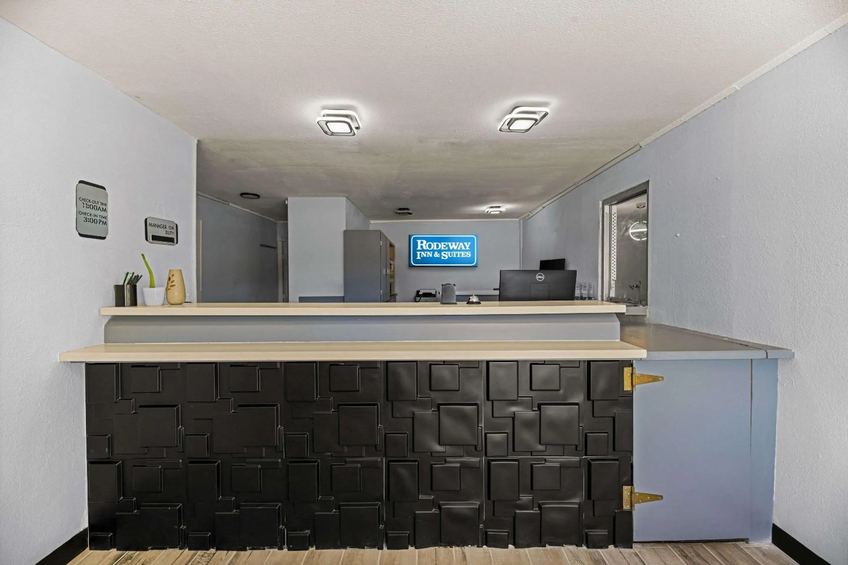 Lobby or reception in Rodeway Inn Midland South