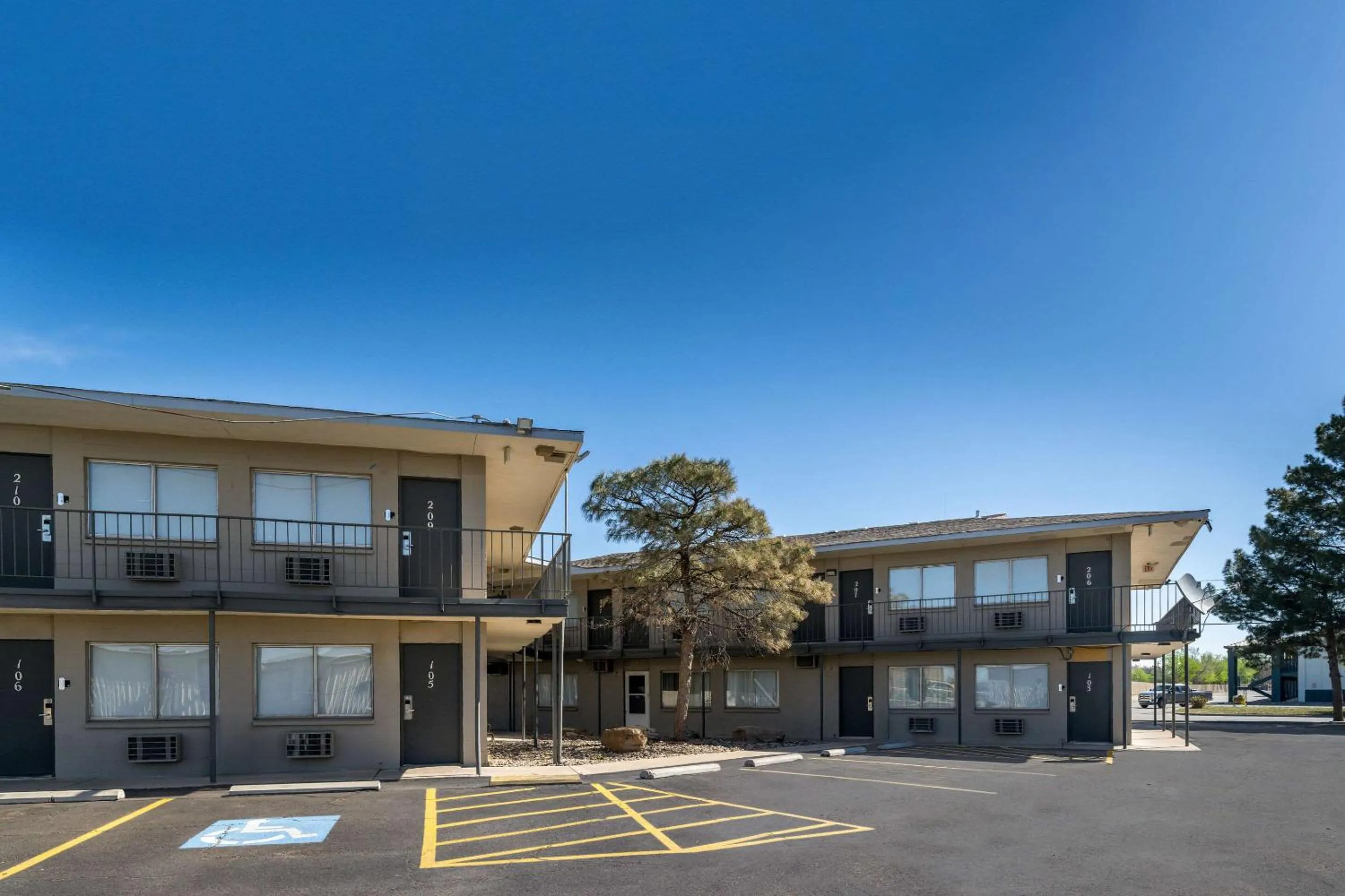 Property building in Rodeway Inn Midland South