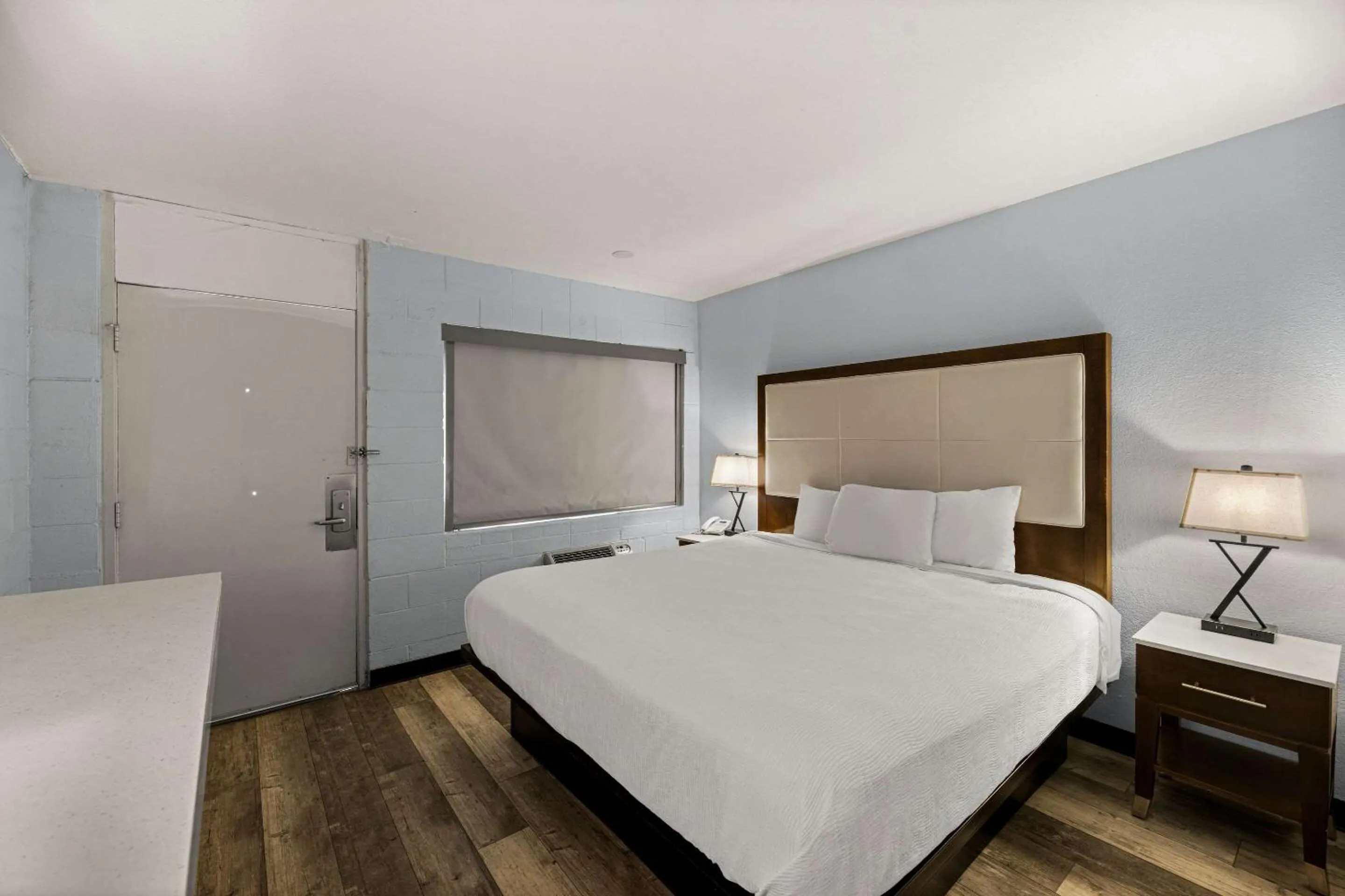 Bedroom, Bed in Rodeway Inn Midland South