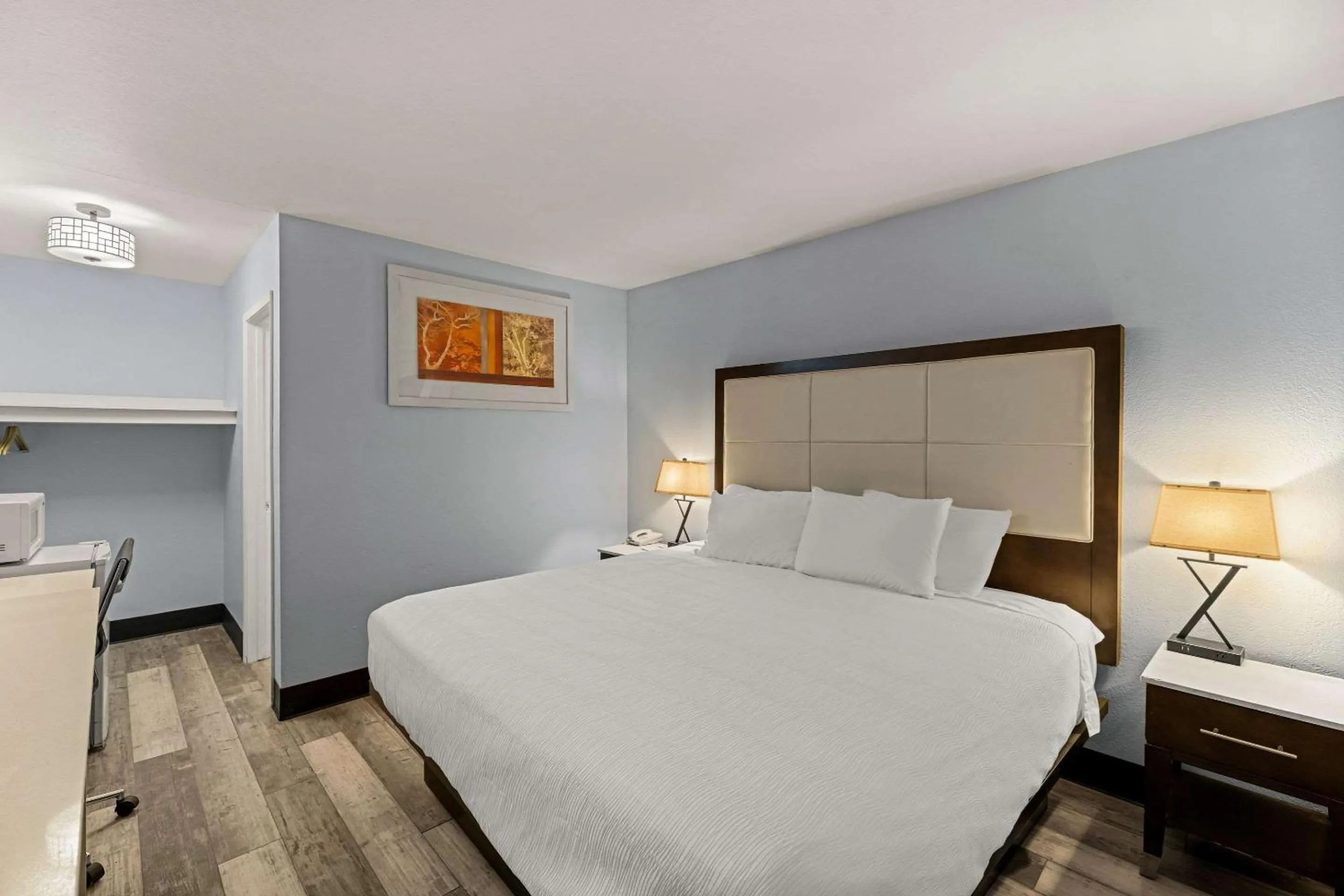 Bedroom, Bed in Rodeway Inn Midland South