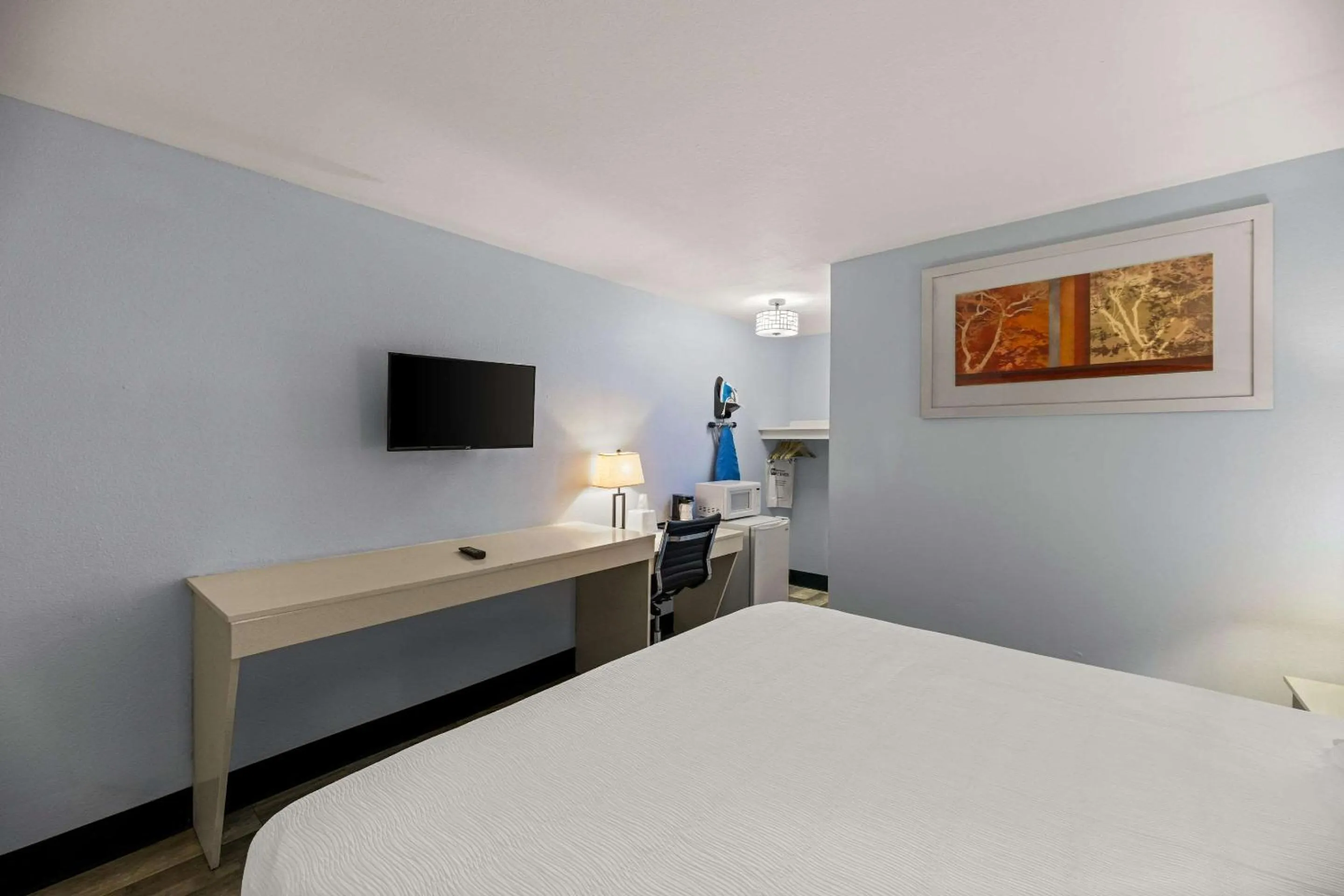 Bedroom, Bed in Rodeway Inn Midland South