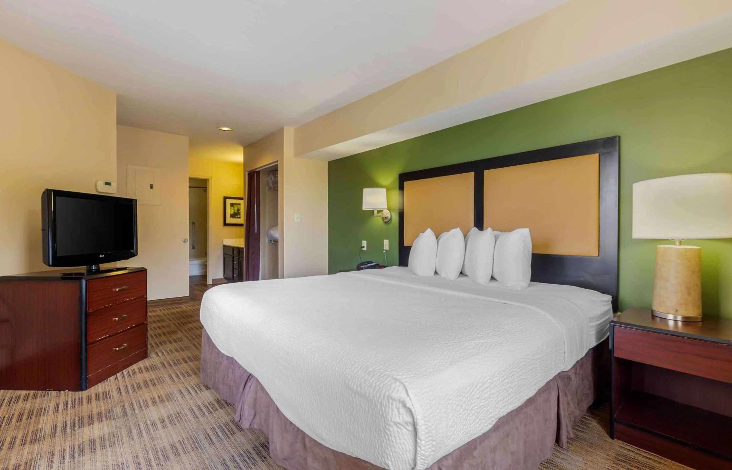 Bedroom, Bed in Extended Stay America Suites - Columbia - Northwest Harbison
