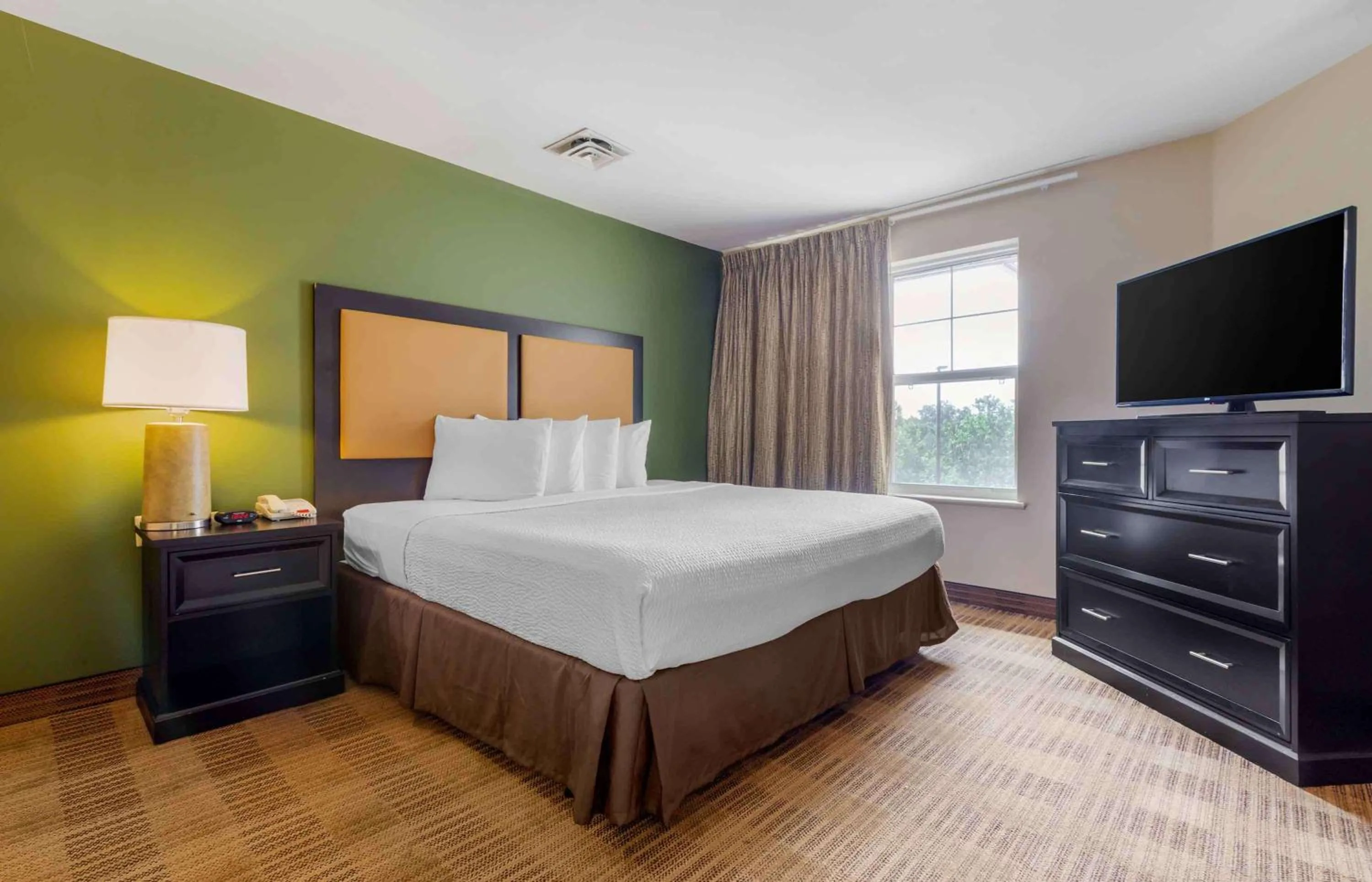 Bedroom, Bed in Extended Stay America Suites - Columbia - Northwest Harbison