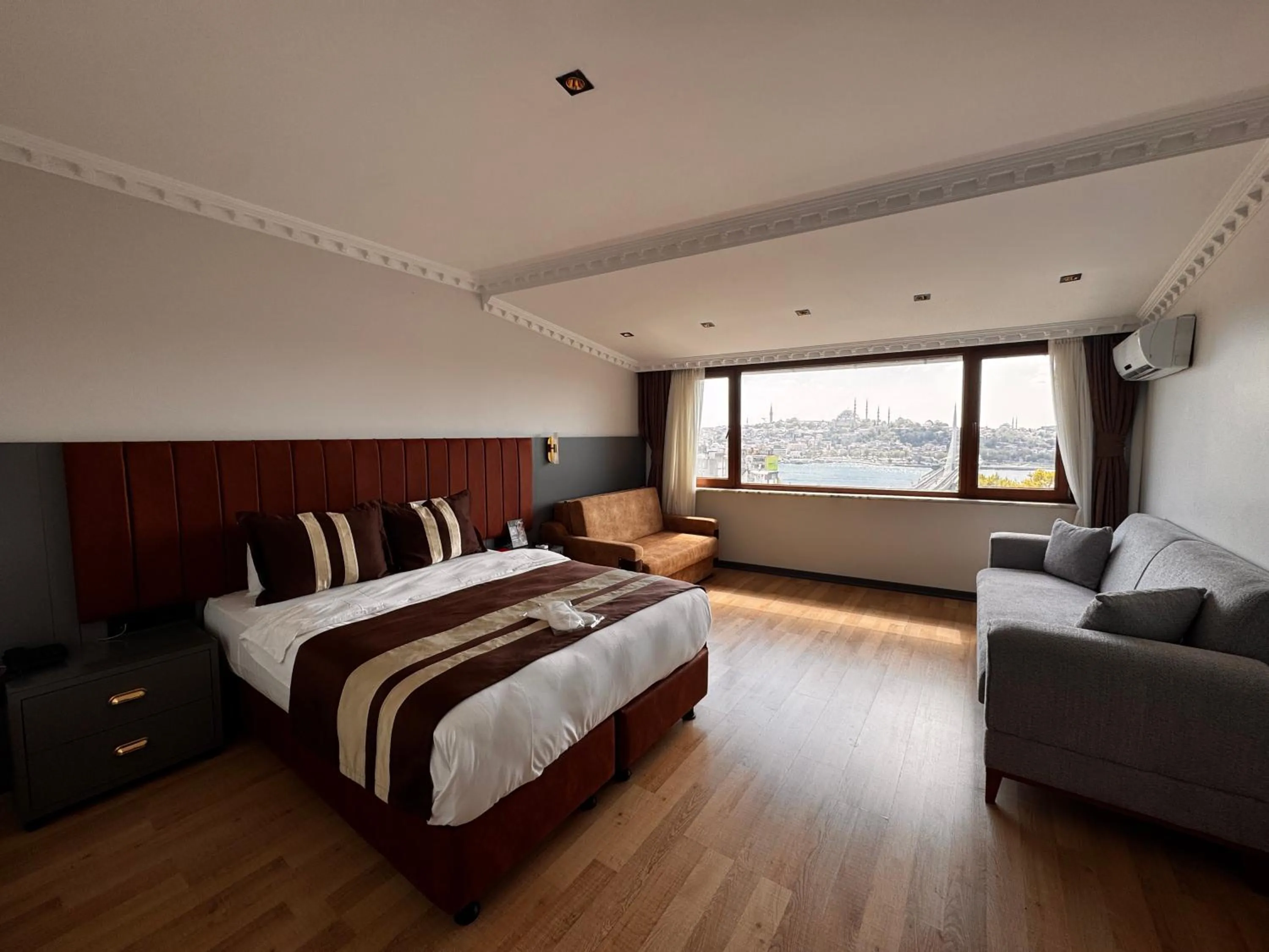 View (from property/room), Bed in The PeraPort Hotel