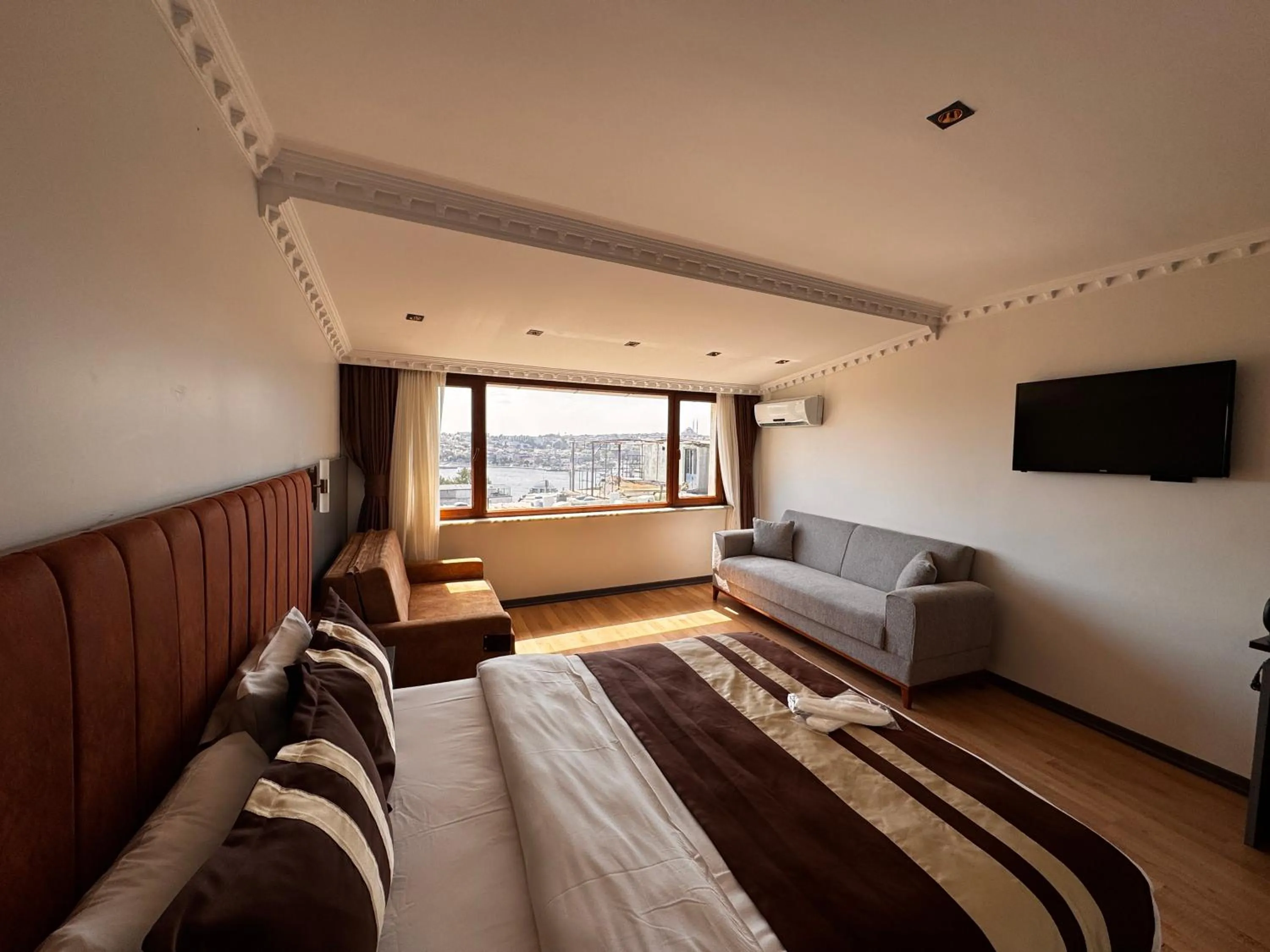 Photo of the whole room, Bed in The PeraPort Hotel