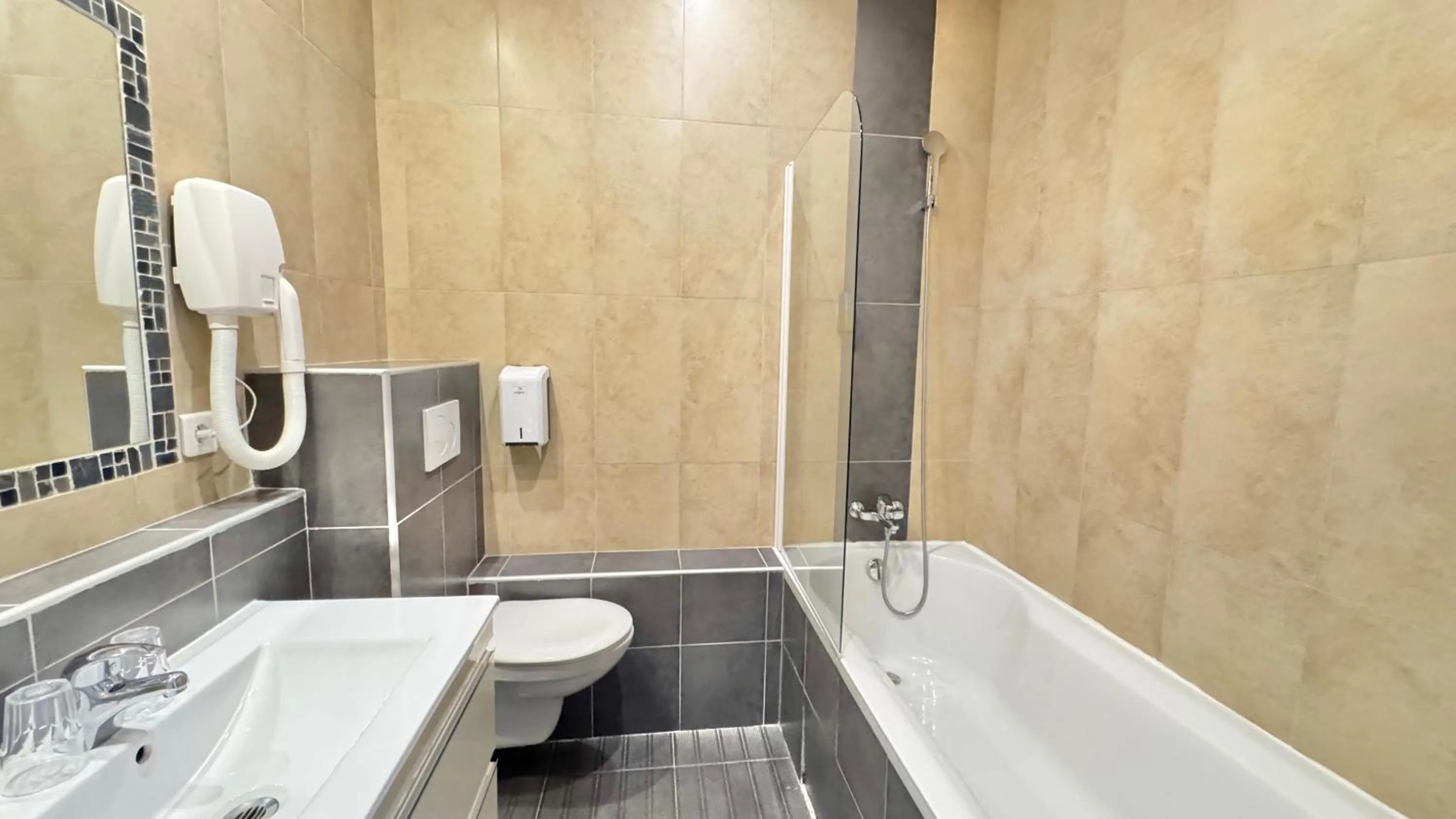 Bathroom in Hôtel Helvétique