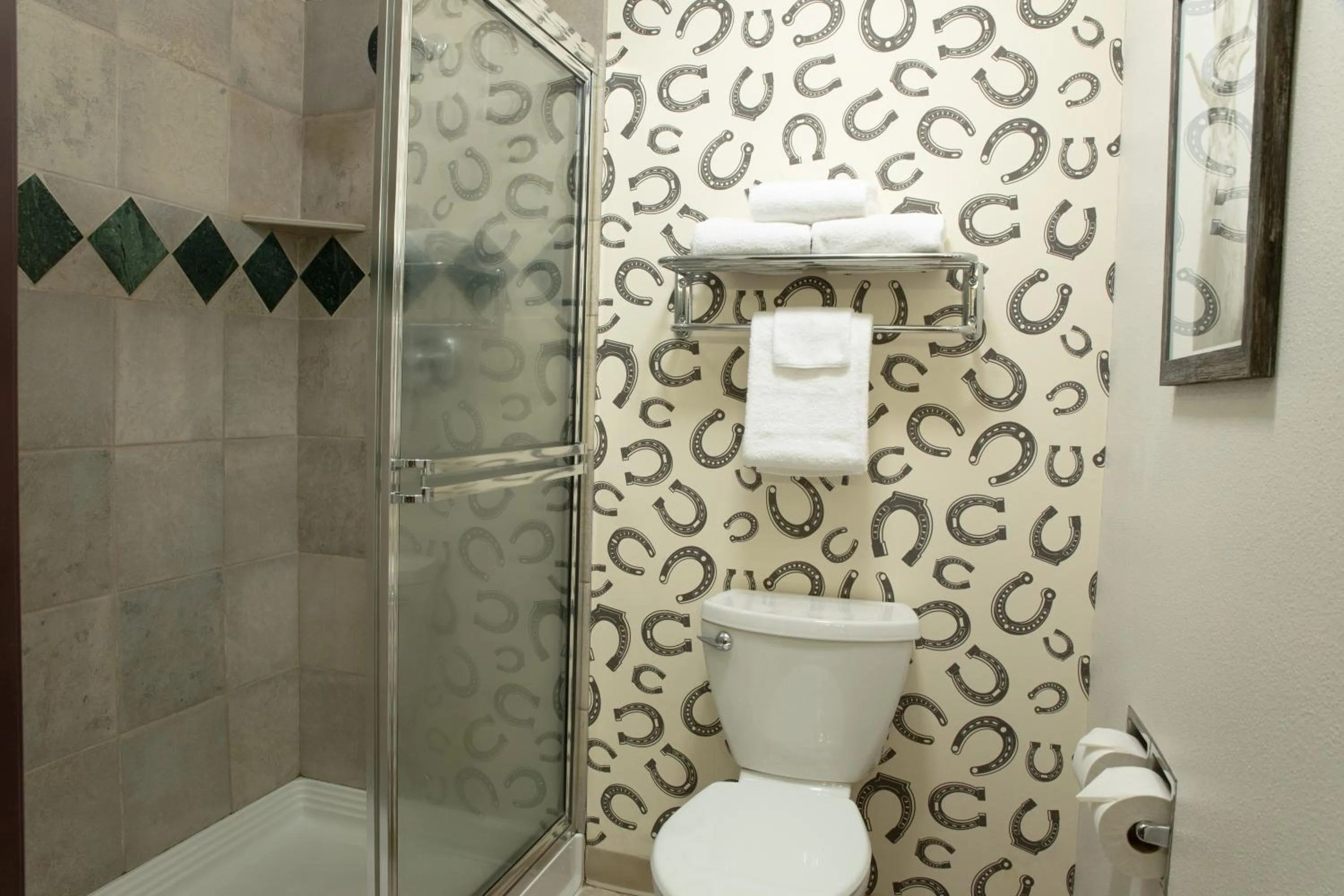 Bathroom in Oxford Suites Pendleton