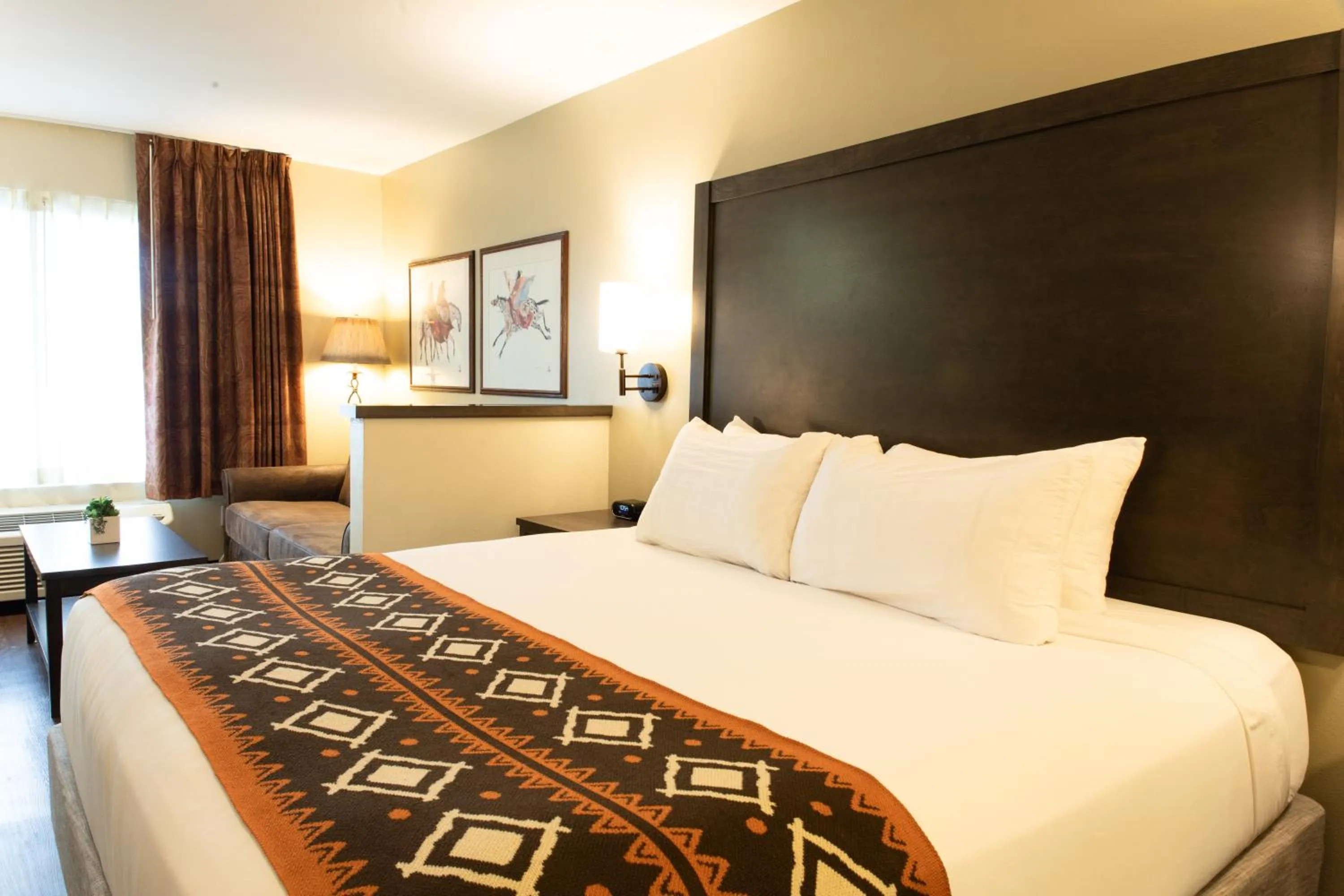 Bed in Oxford Suites Pendleton