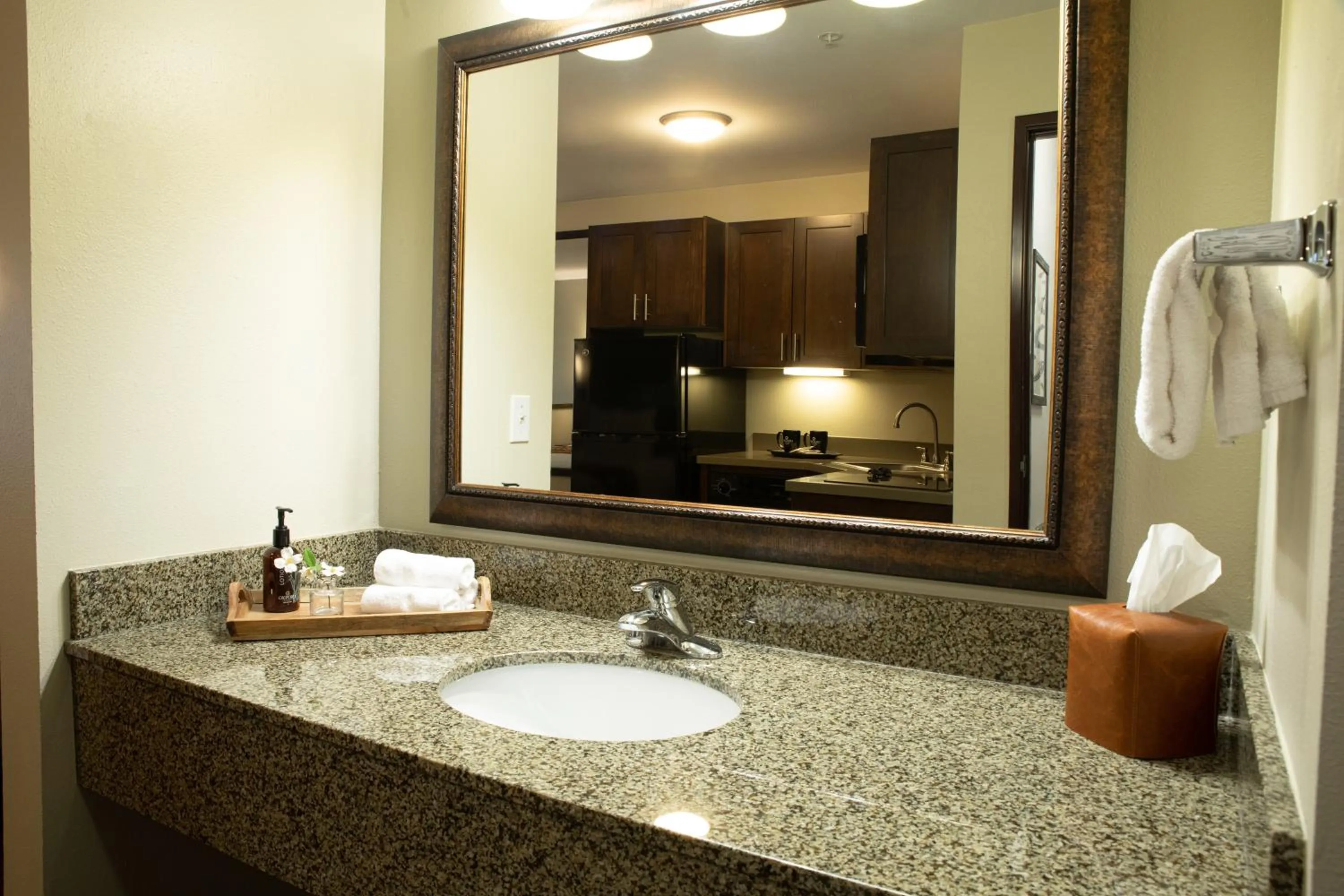 Bathroom in Oxford Suites Pendleton