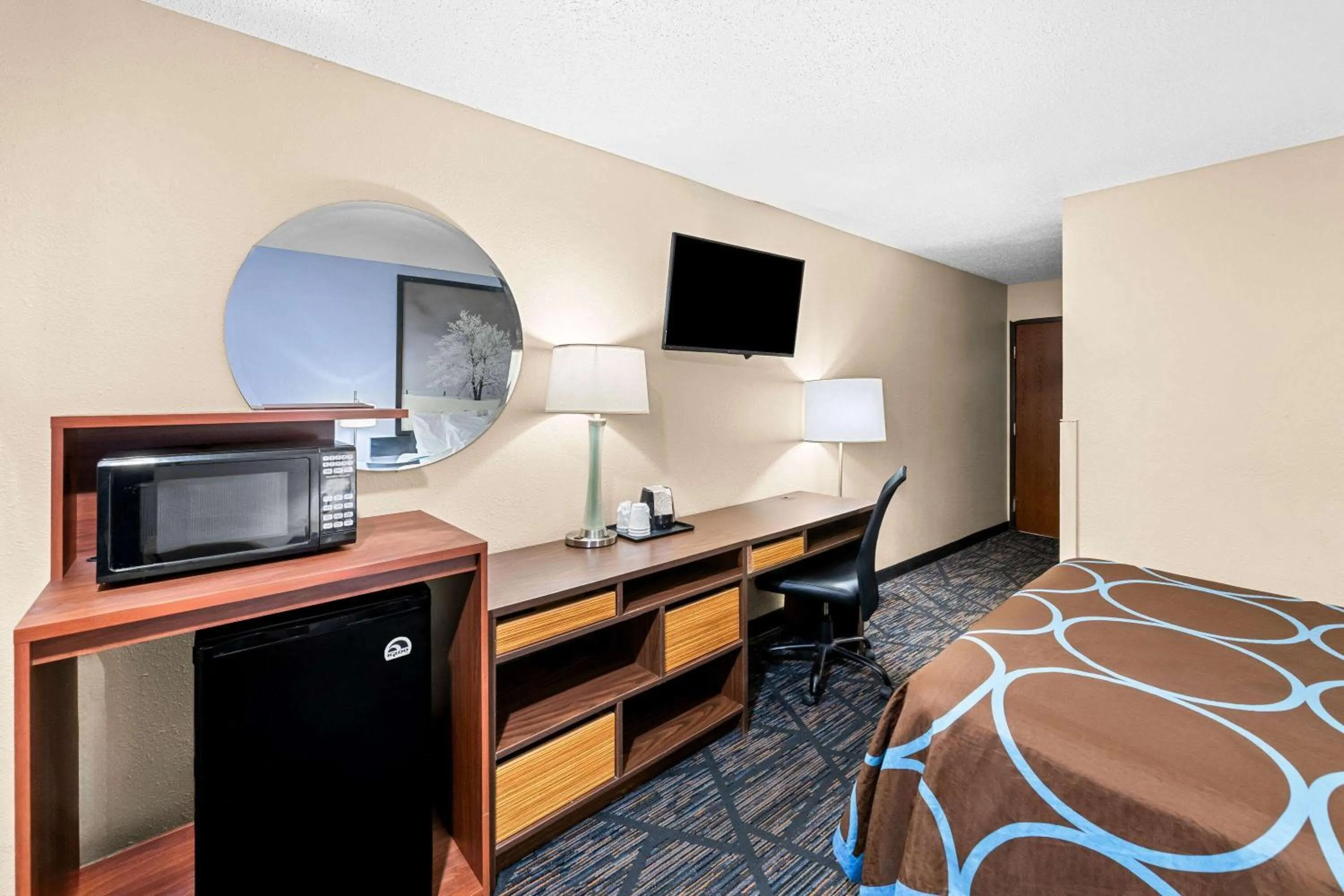 Bed in Super 8 by Wyndham Council Bluffs IA Omaha NE Area