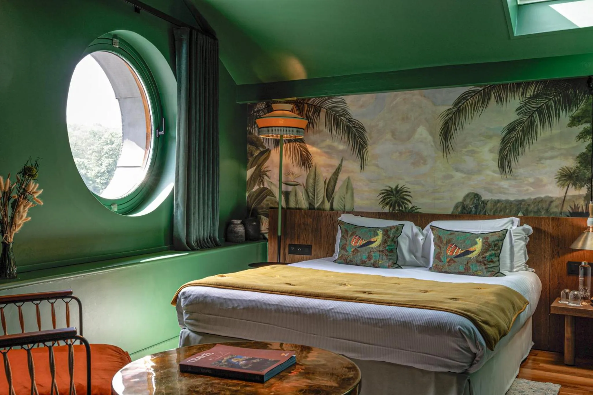 Photo of the whole room, Bed in Les Etangs de Corot