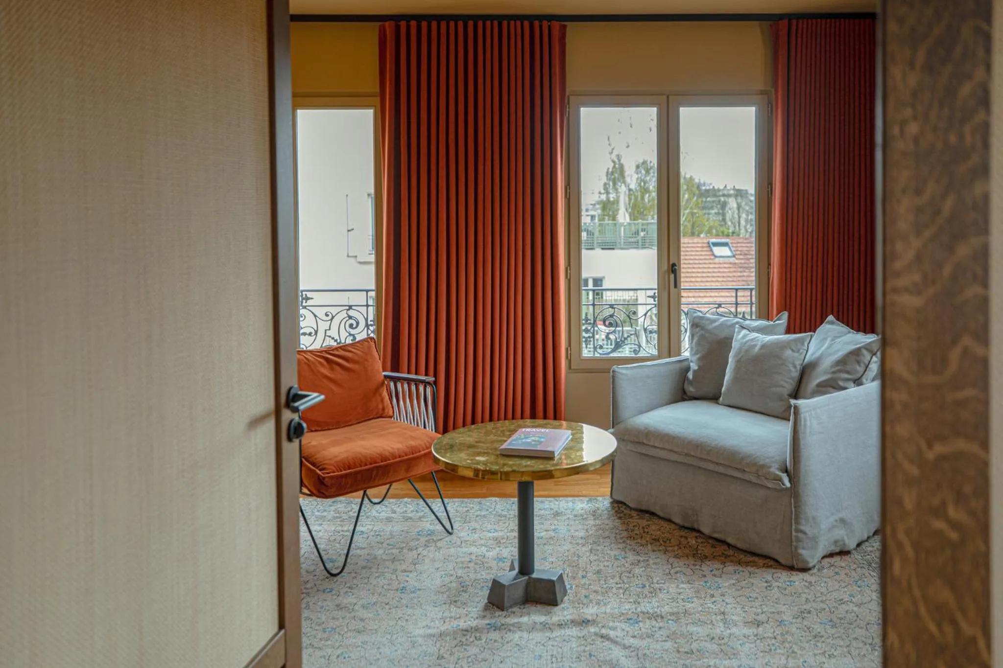 Seating area in Les Etangs de Corot