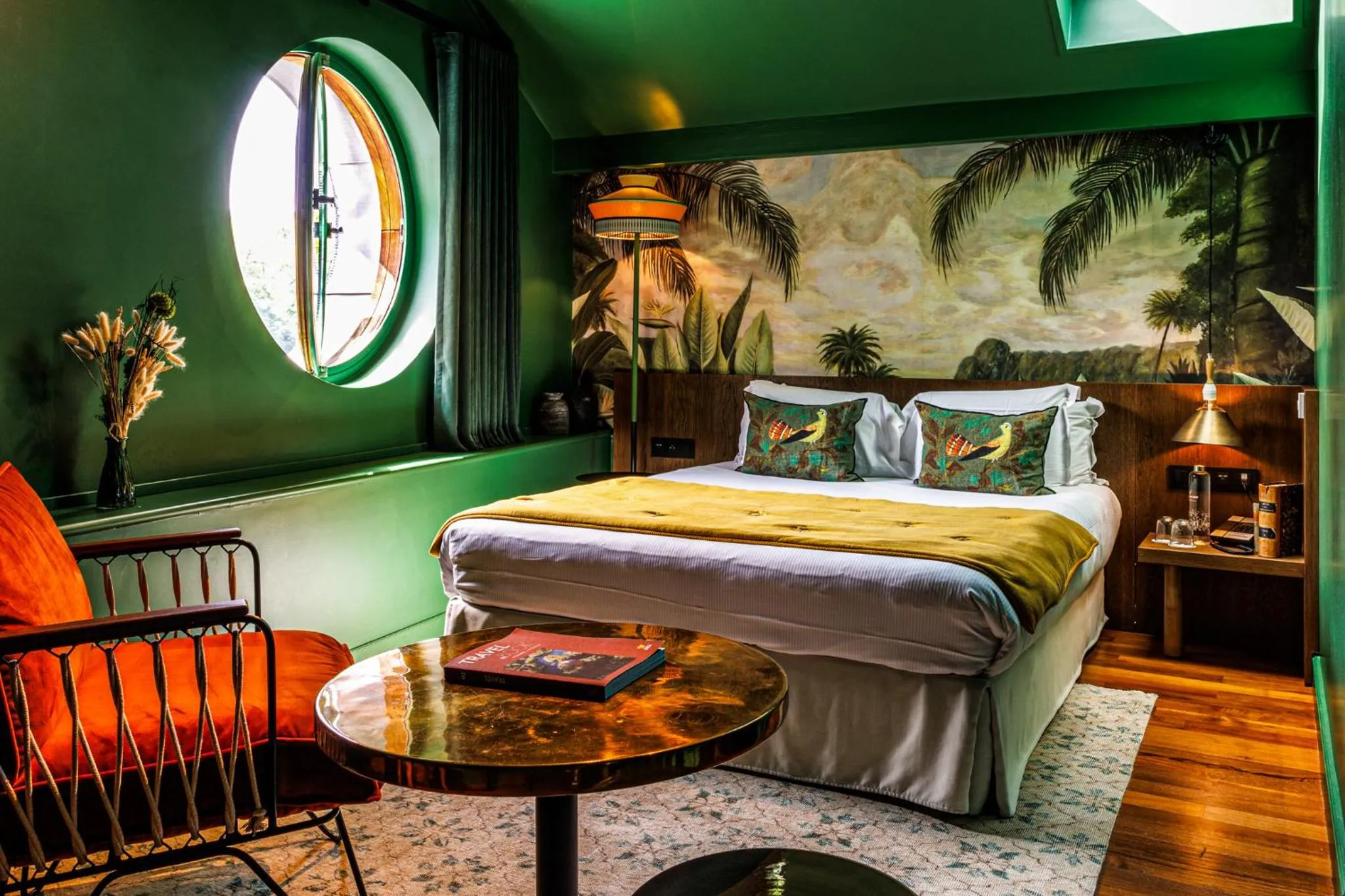 Photo of the whole room, Bed in Les Etangs de Corot