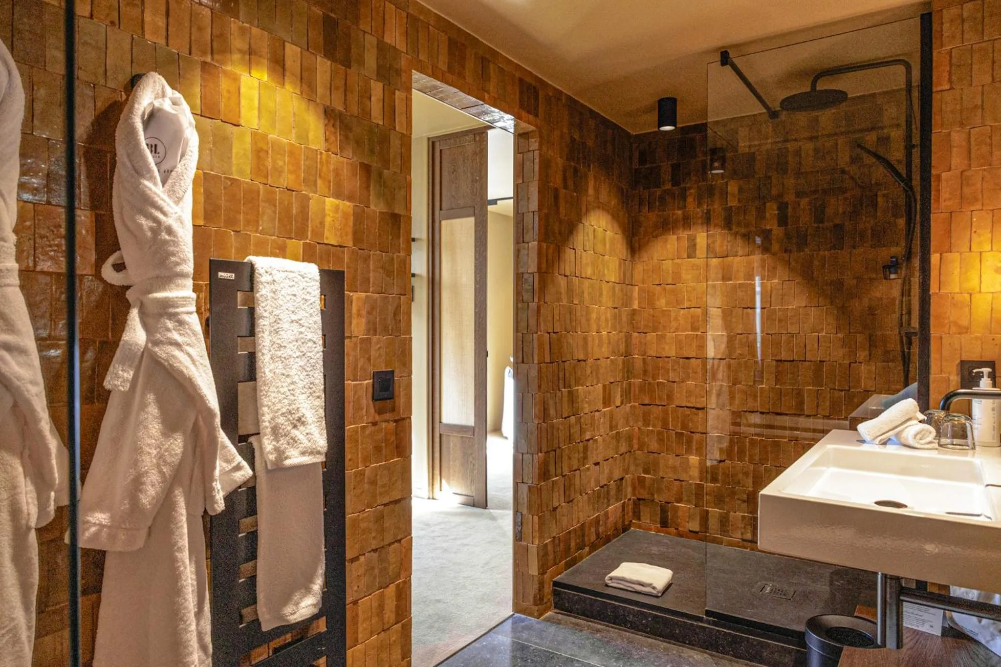 Shower in Les Etangs de Corot