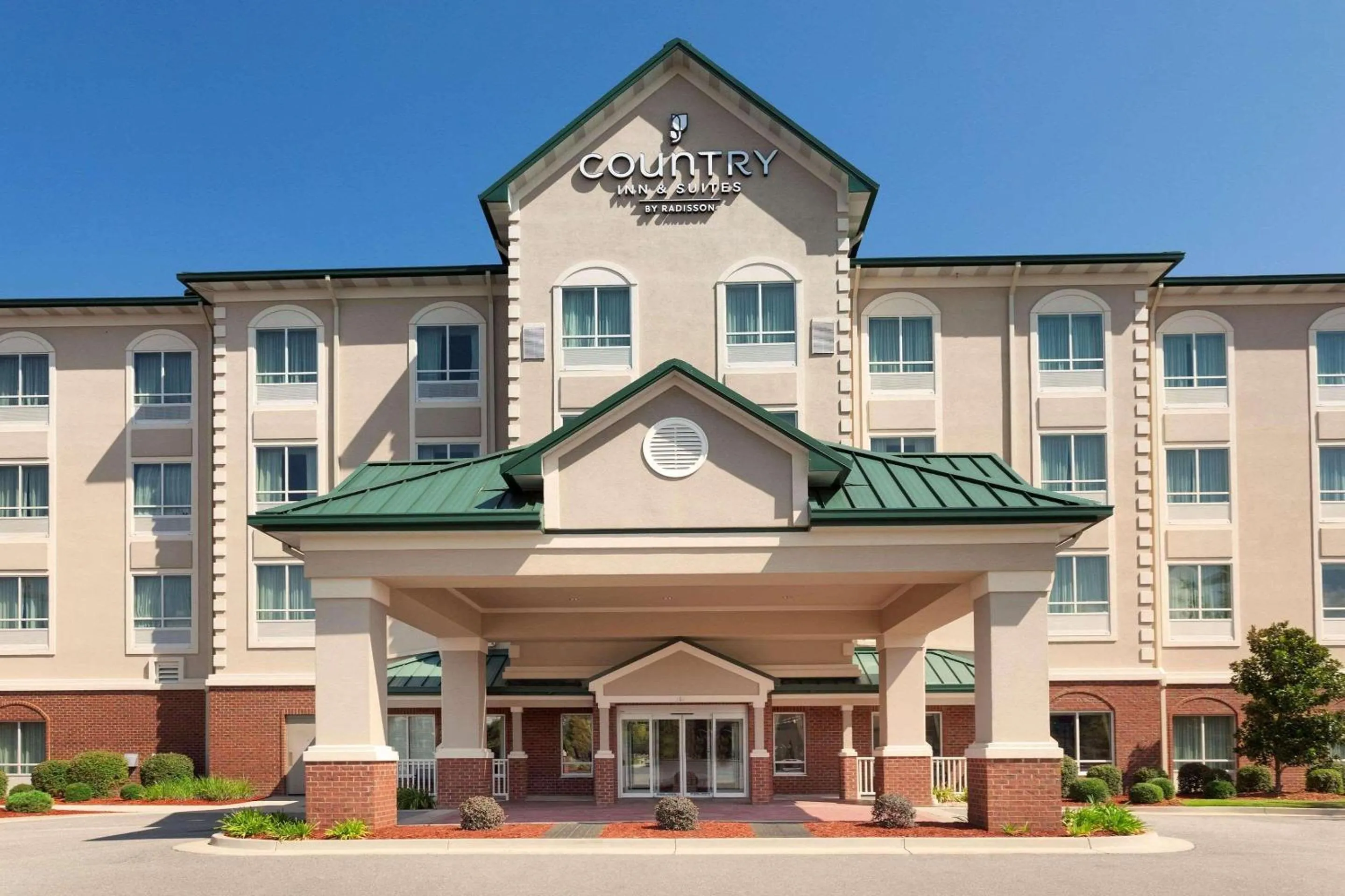 Property building in Country Inn & Suites by Radisson, Tifton, GA