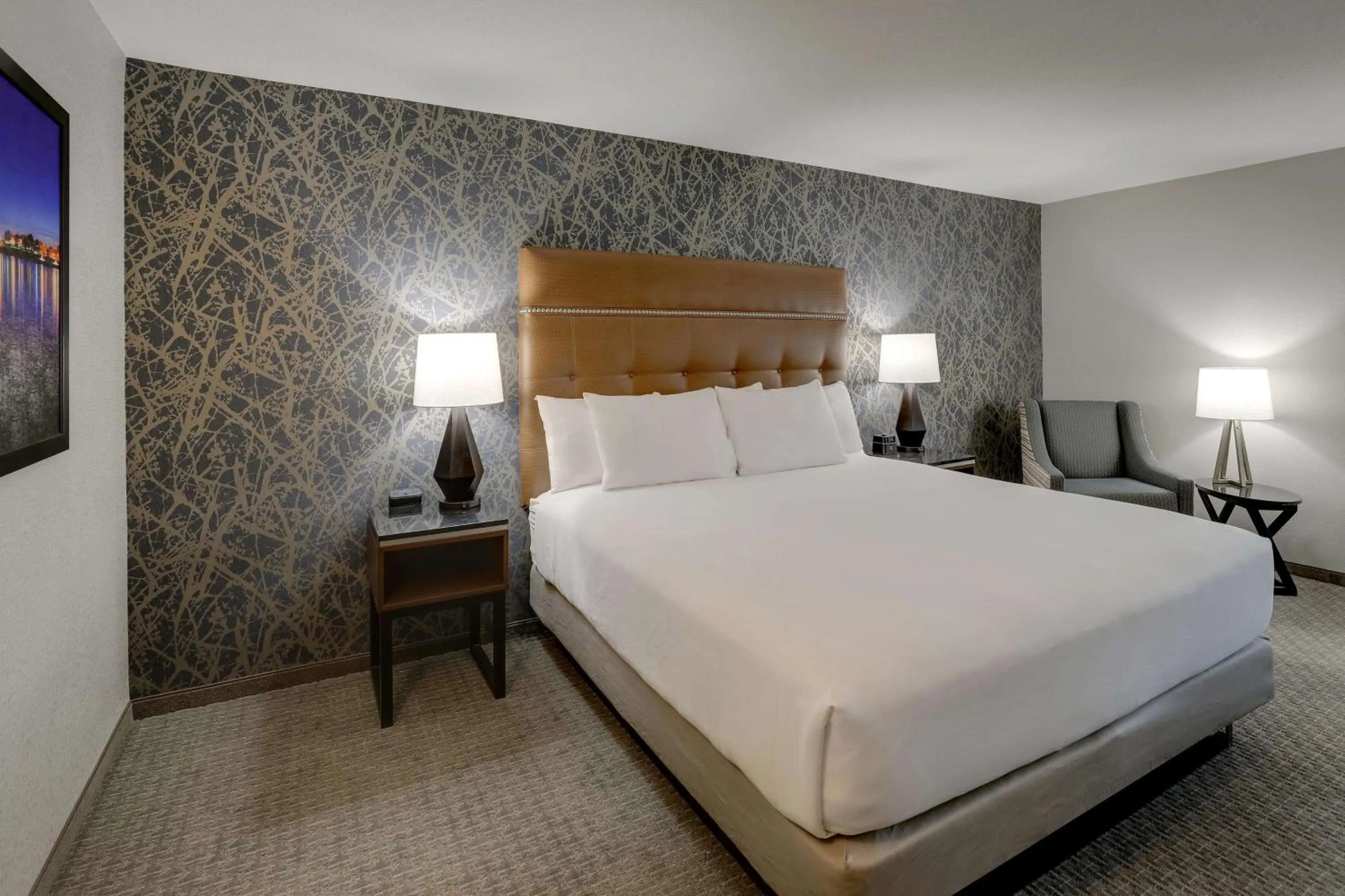 Bedroom, Bed in Drury Inn & Suites Cape Girardeau