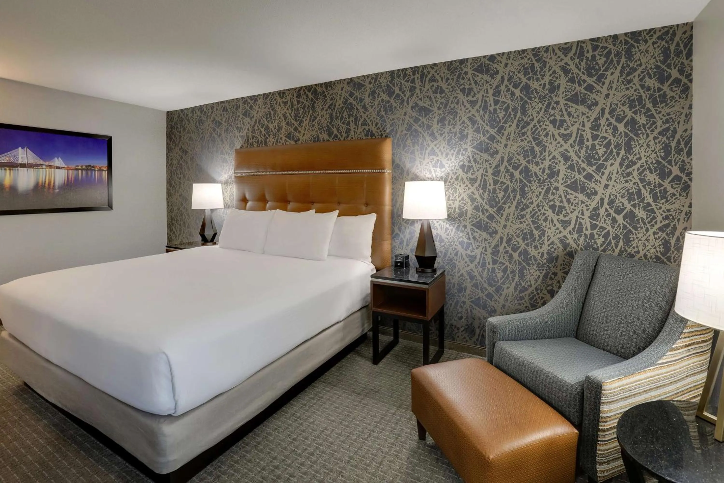 Bedroom, Bed in Drury Inn & Suites Cape Girardeau