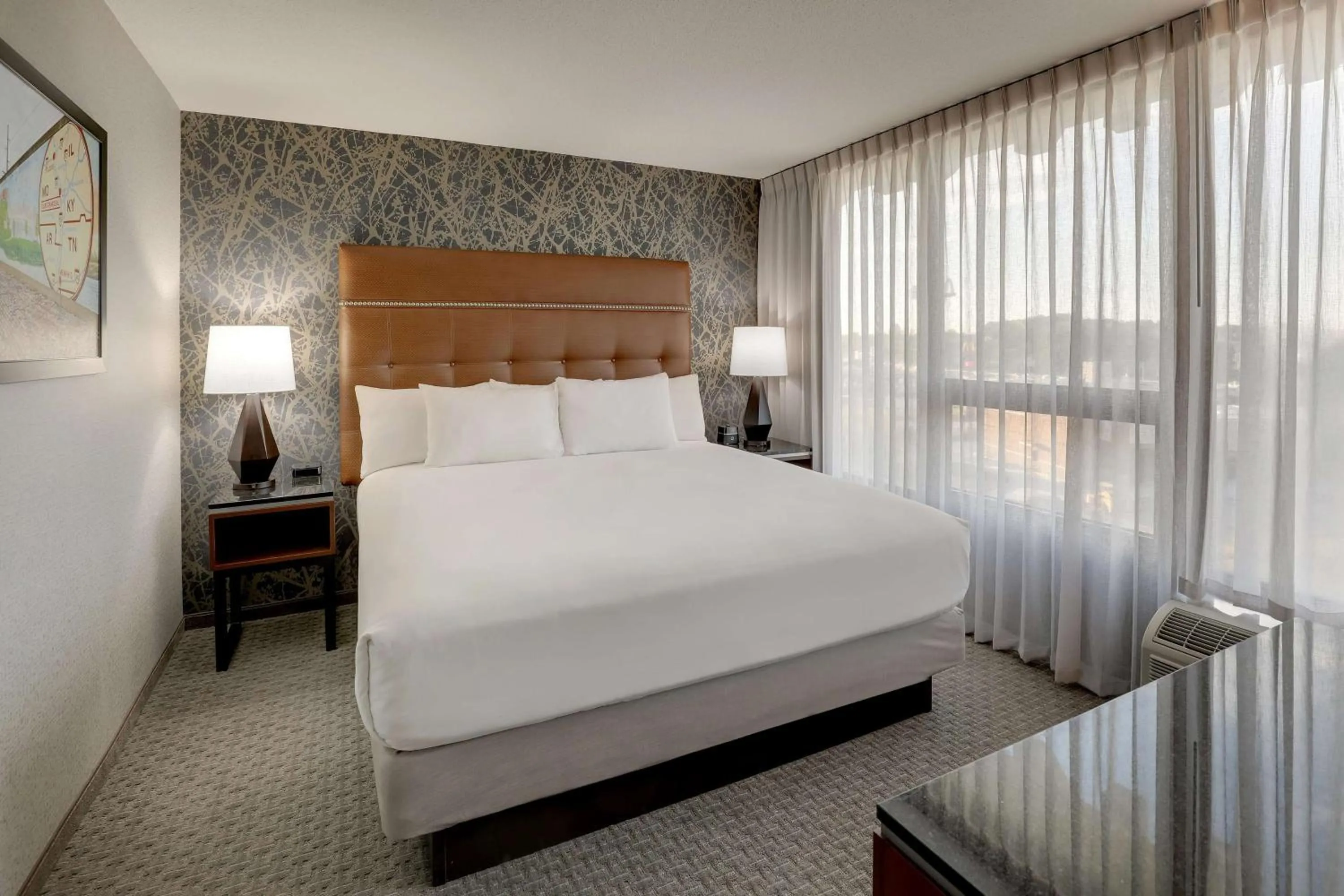 Bedroom, Bed in Drury Inn & Suites Cape Girardeau