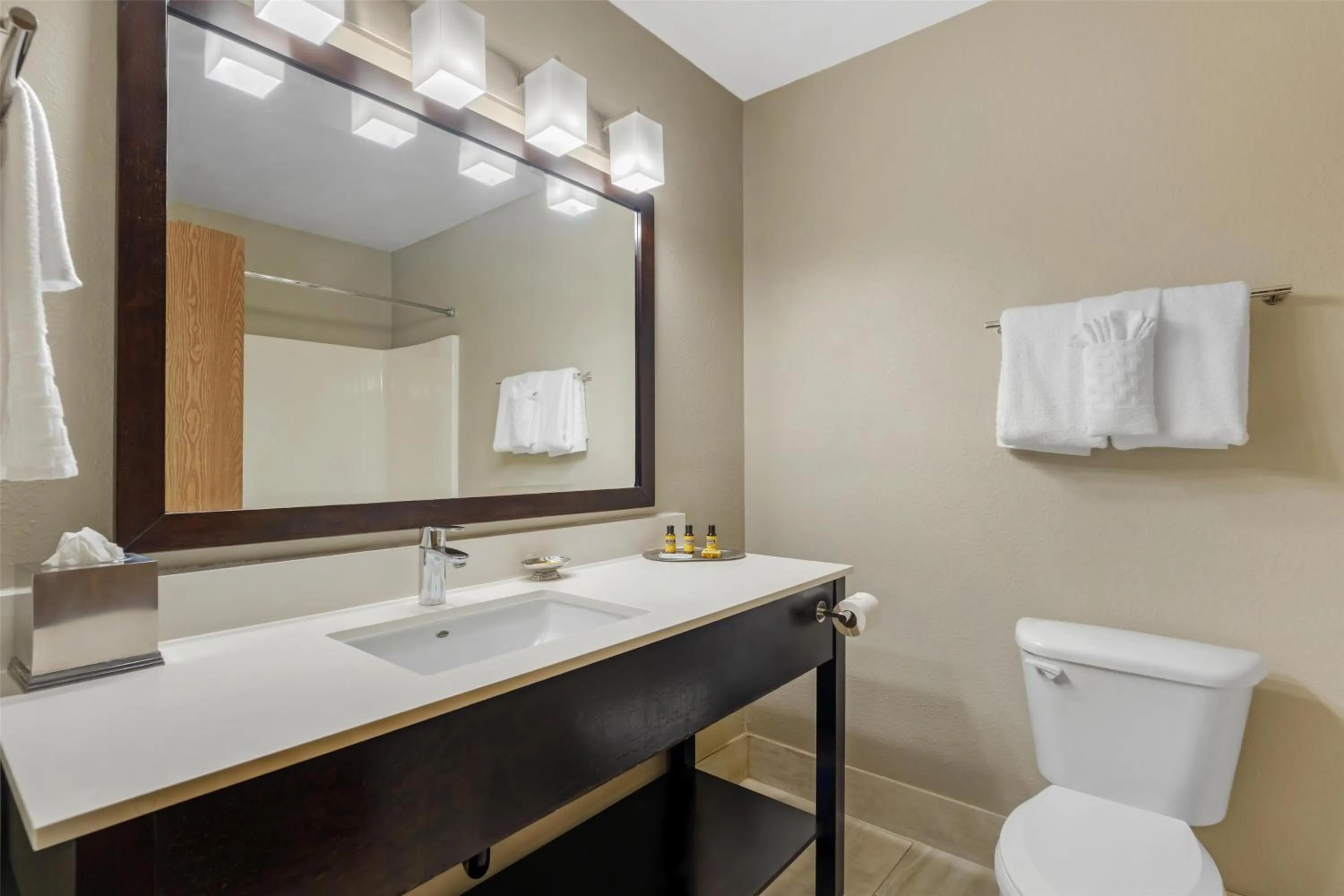 Bathroom in Best Western Plus Aberdeen