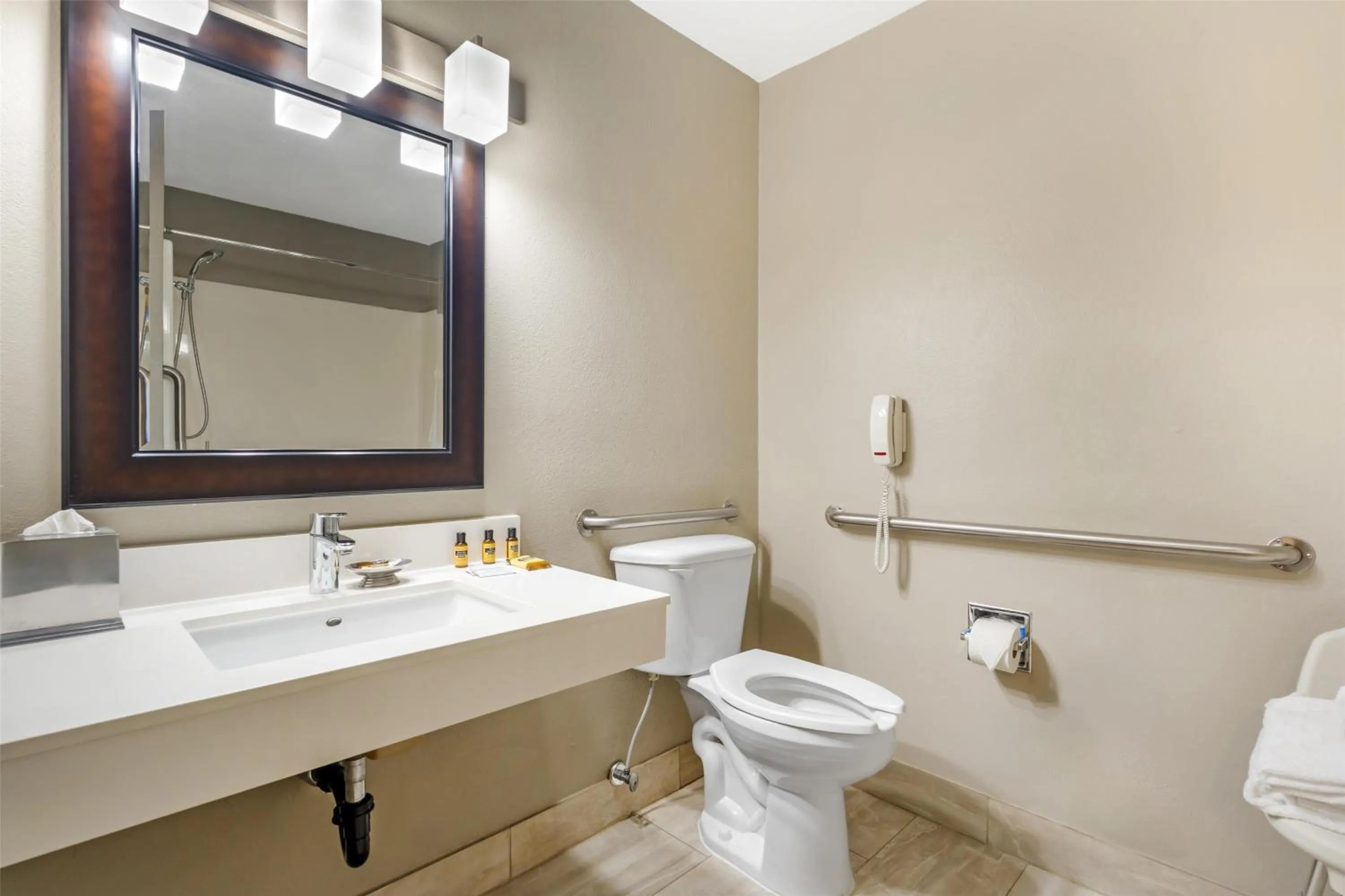 Bathroom in Best Western Plus Aberdeen