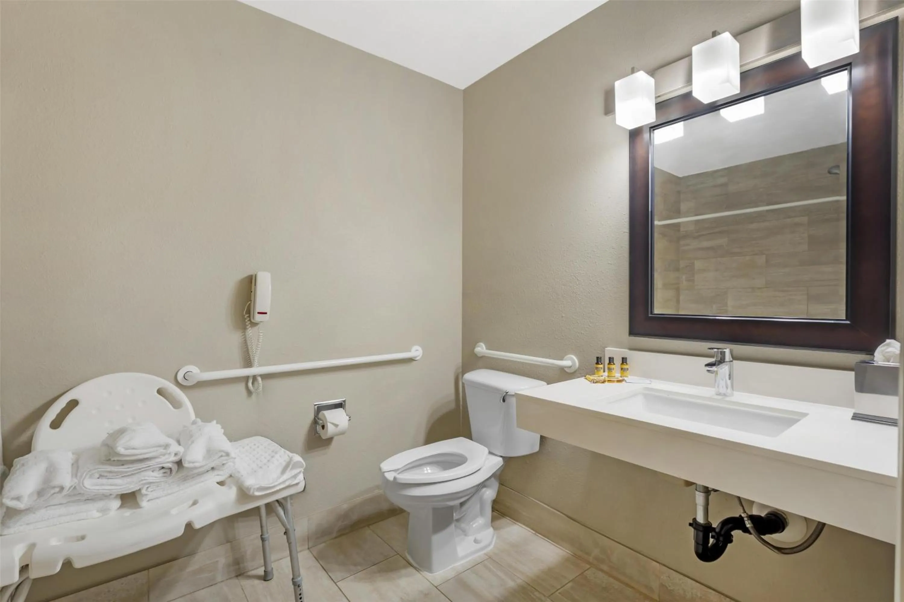 Bathroom in Best Western Plus Aberdeen