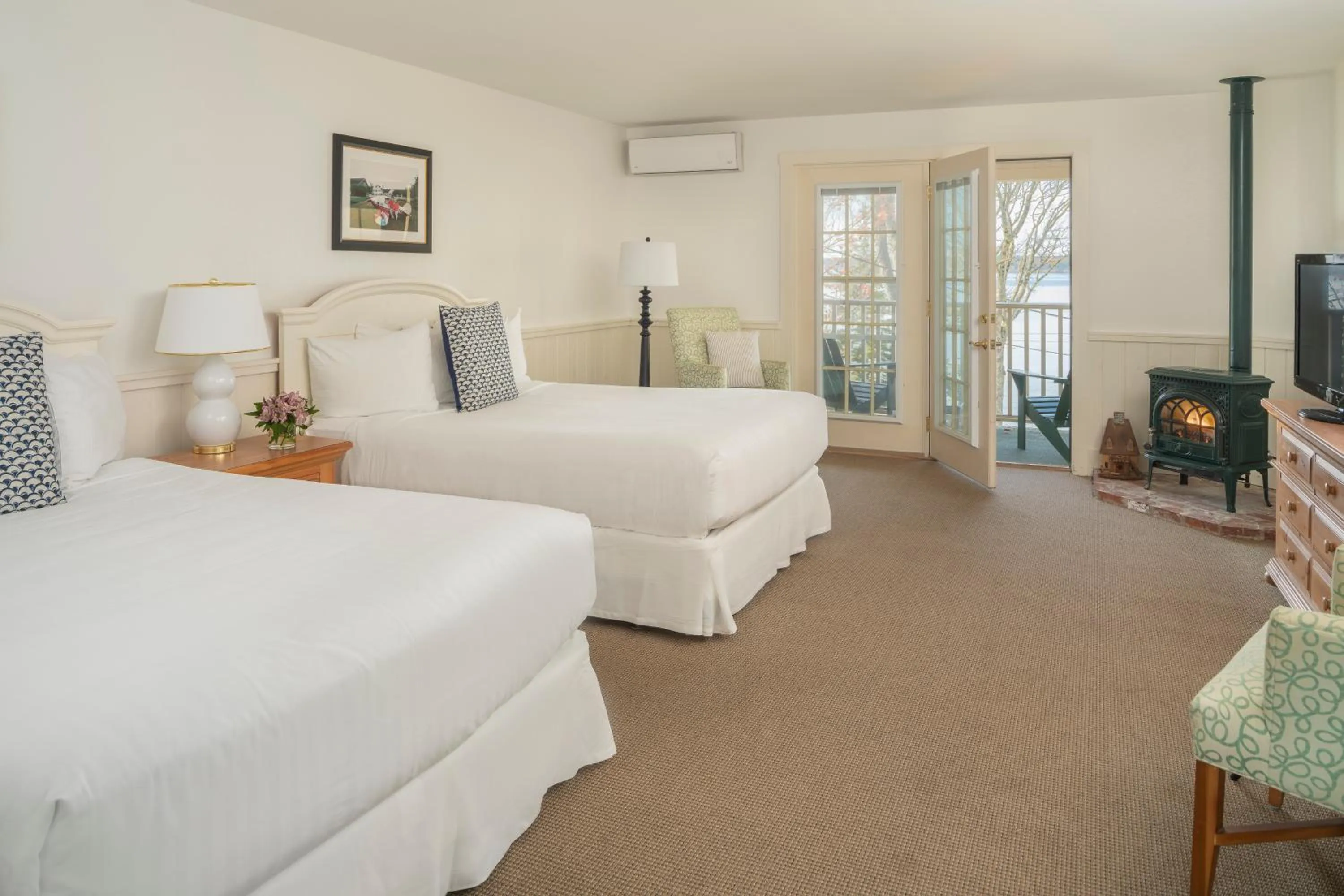 Bedroom, Bed in Spruce Point Inn Resort and Spa