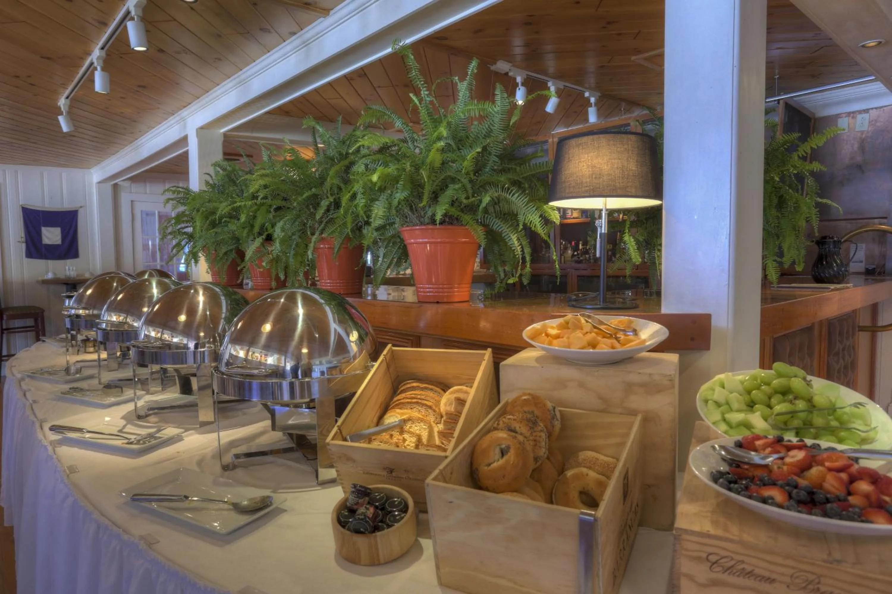 Food in Spruce Point Inn Resort and Spa