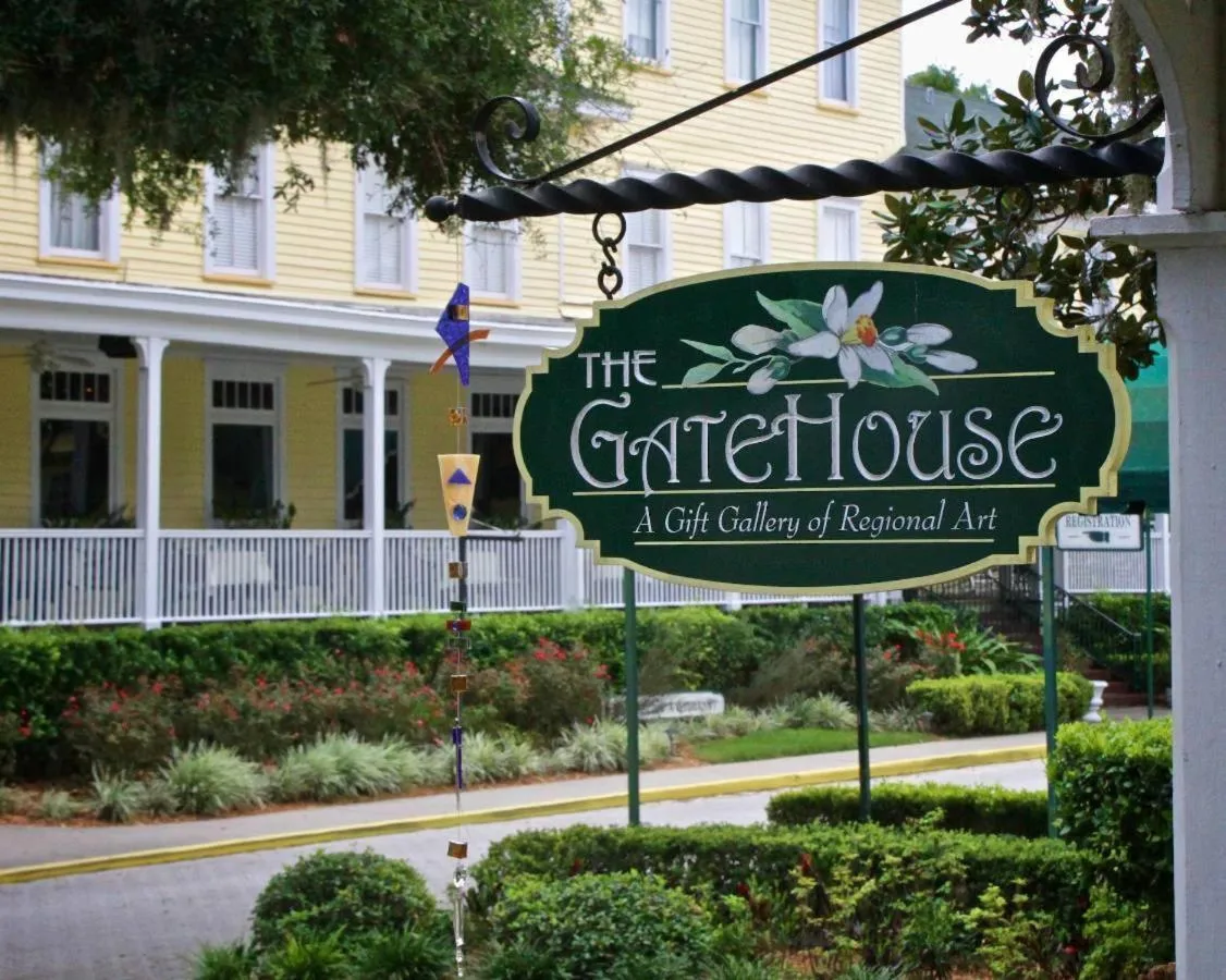 On-site shops in Lakeside Inn on Lake Dora